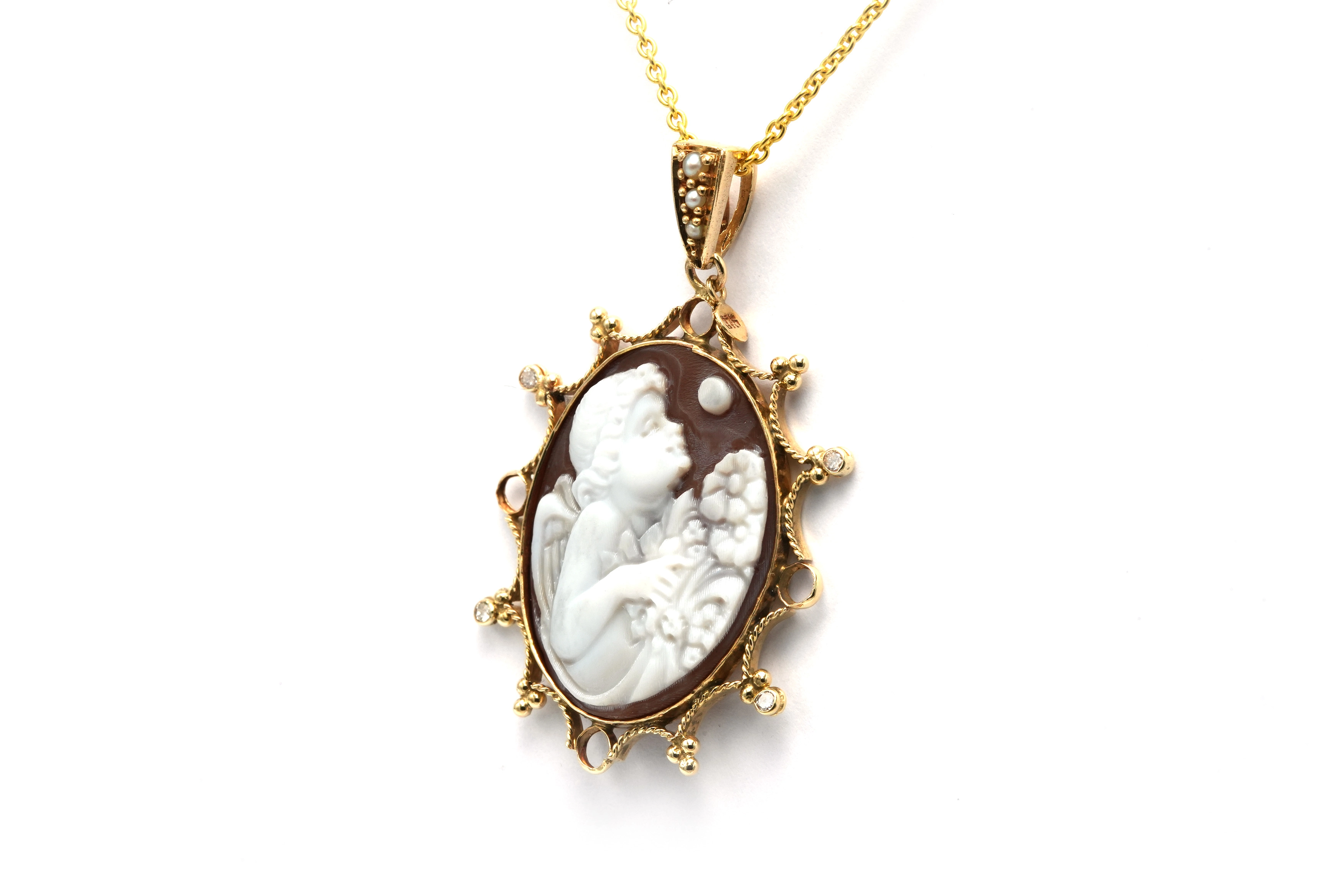 Pendentif Art Déco en or jaune 18 carats serti de perles, d'un camée coquillage et de diamants "taille" brillant (+-0.028ct) - 2