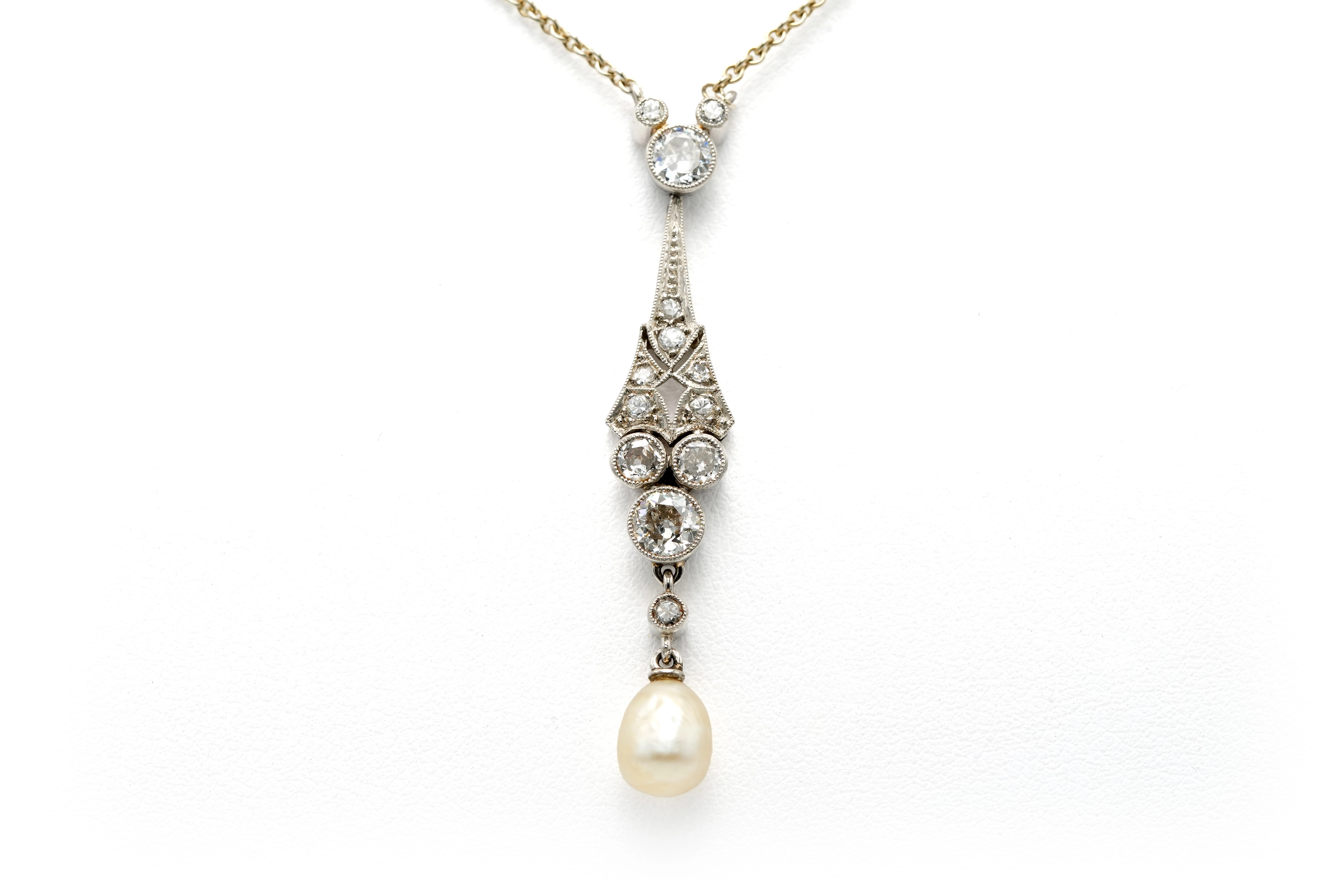 Collier Art Déco en or blanc 18 carats, platine, perles et diamants old cut et "taille" 8/8 - - 1
