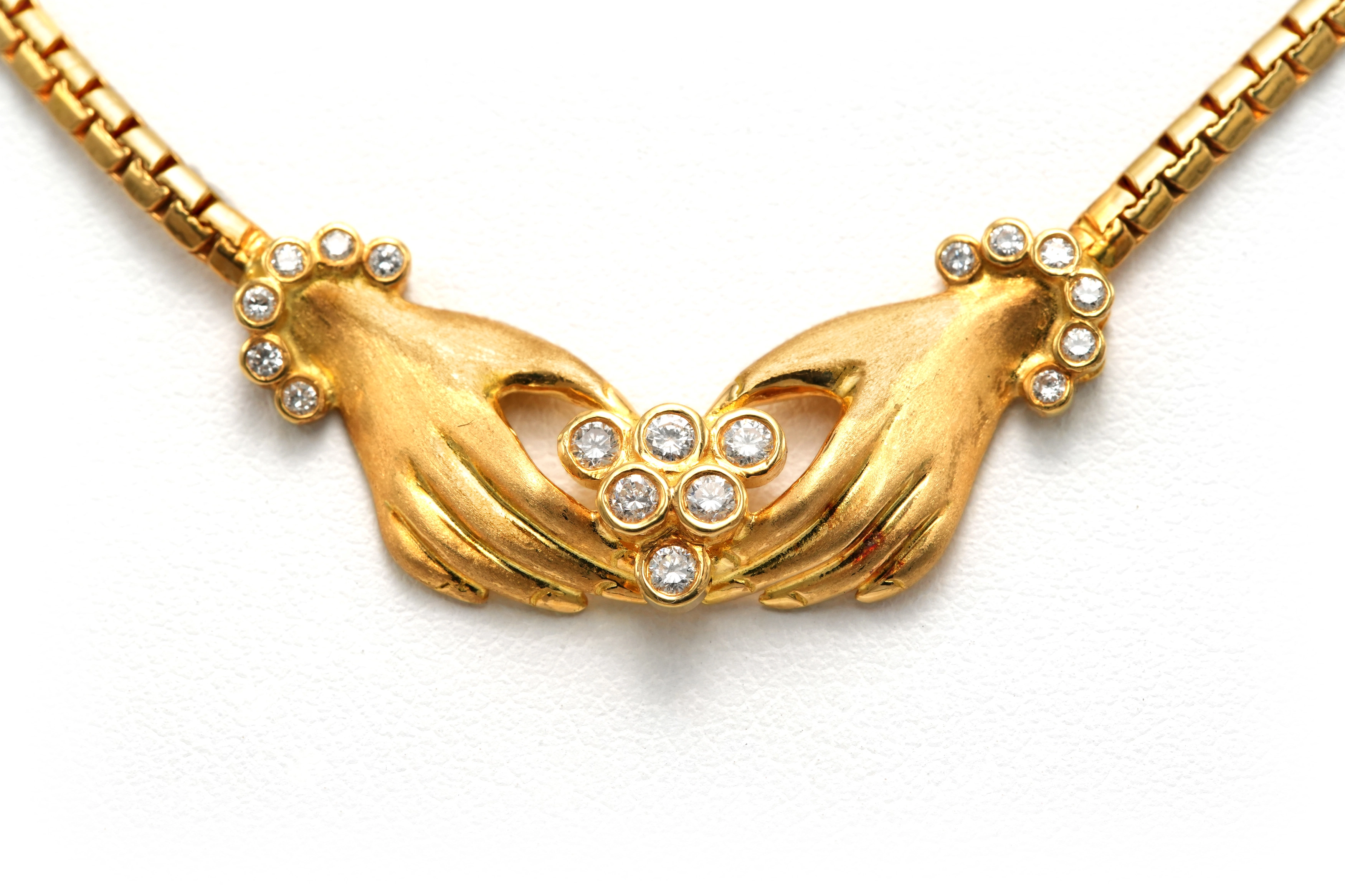 Collier contemporain en or jaune 18 carats et diamants "taille" brillant (+-0.234ct) - 1