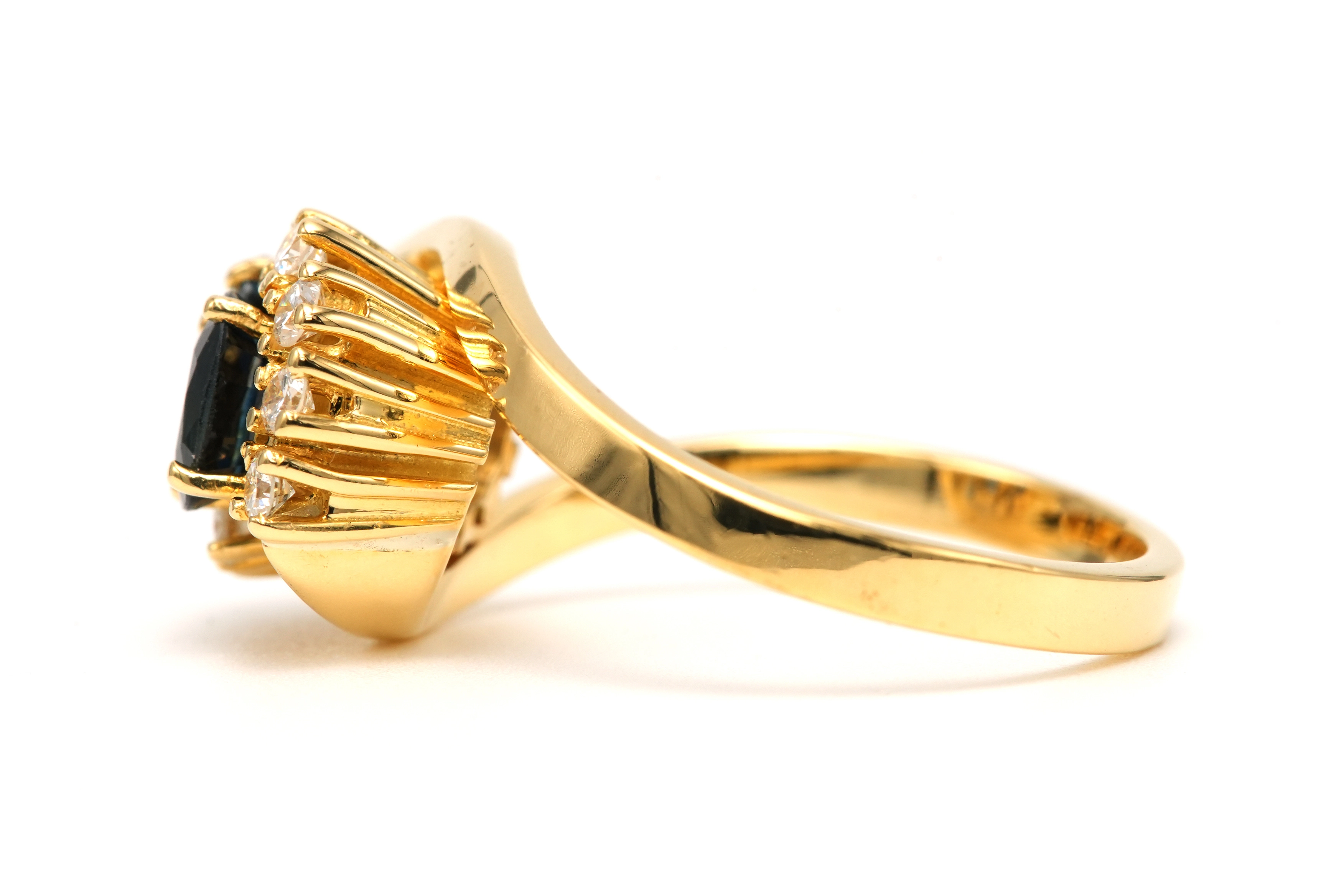 Bague contemporaine en or jaune 18 carats sertie de saphirs et de diamants "taille" brillant (+-0.25ct) - 3