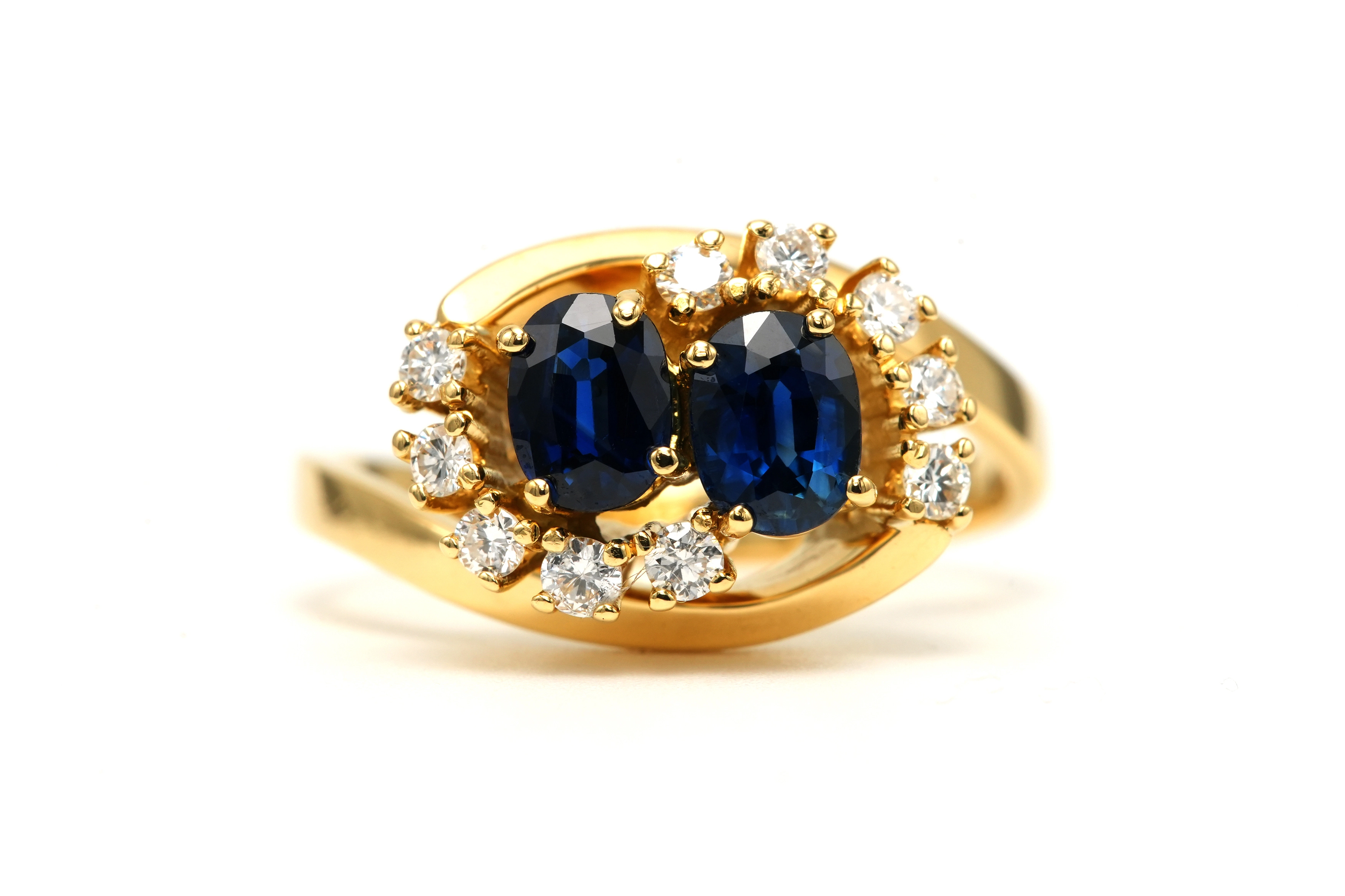 Bague contemporaine en or jaune 18 carats sertie de saphirs et de diamants "taille" brillant (+-0.25ct) - - 1
