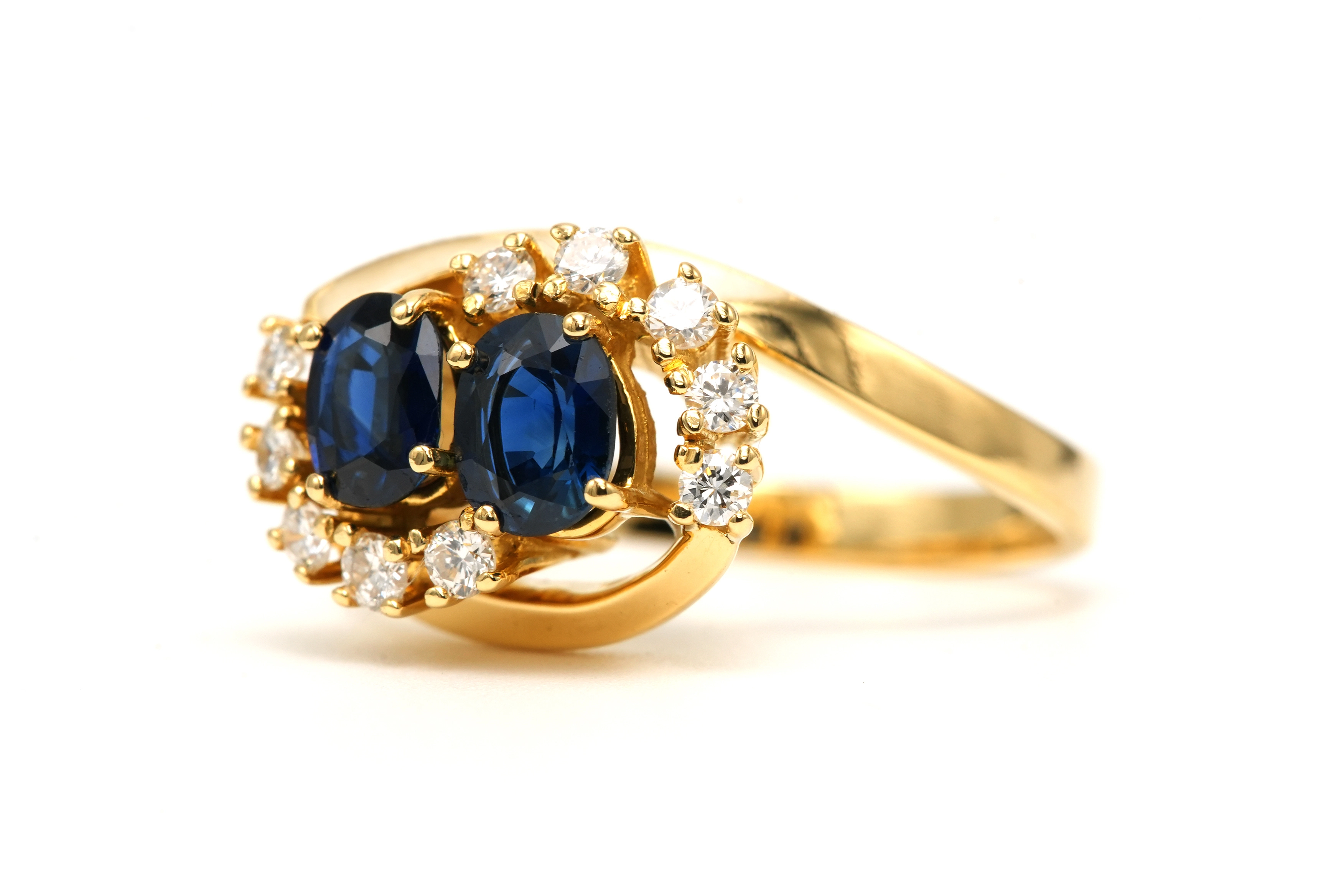 Bague contemporaine en or jaune 18 carats sertie de saphirs et de diamants "taille" brillant (+-0.25ct) - 2