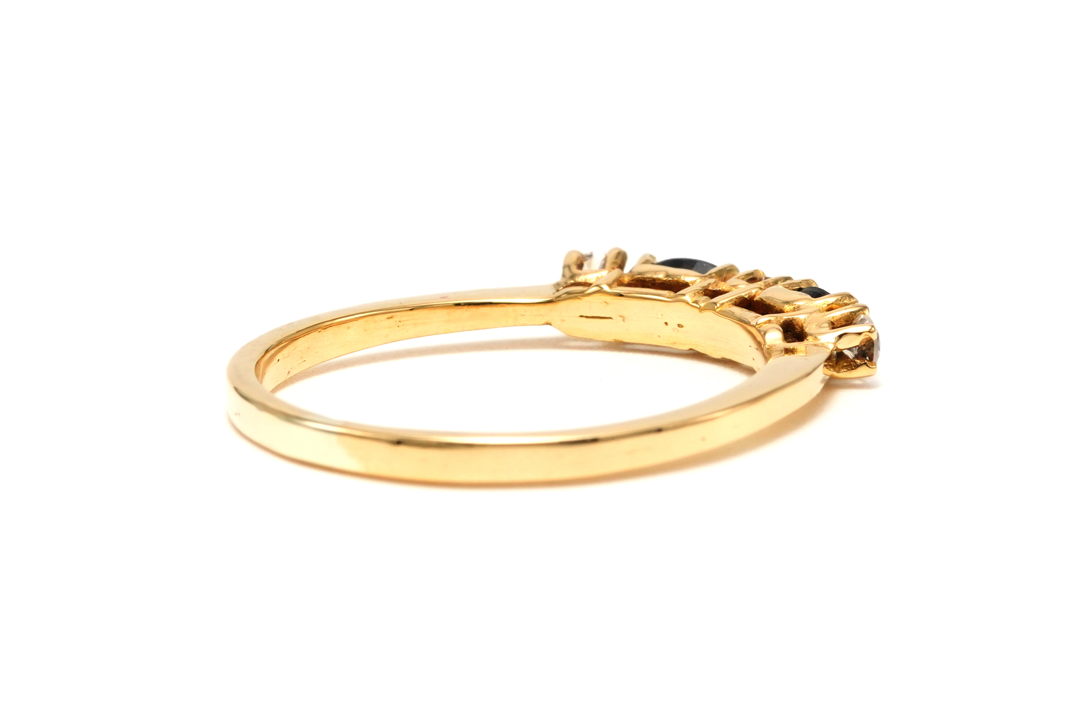 Bague contemporaine en or jaune 18 carats sertie de saphirs et de diamants "taille" brillant (+-0.075ct) - 5