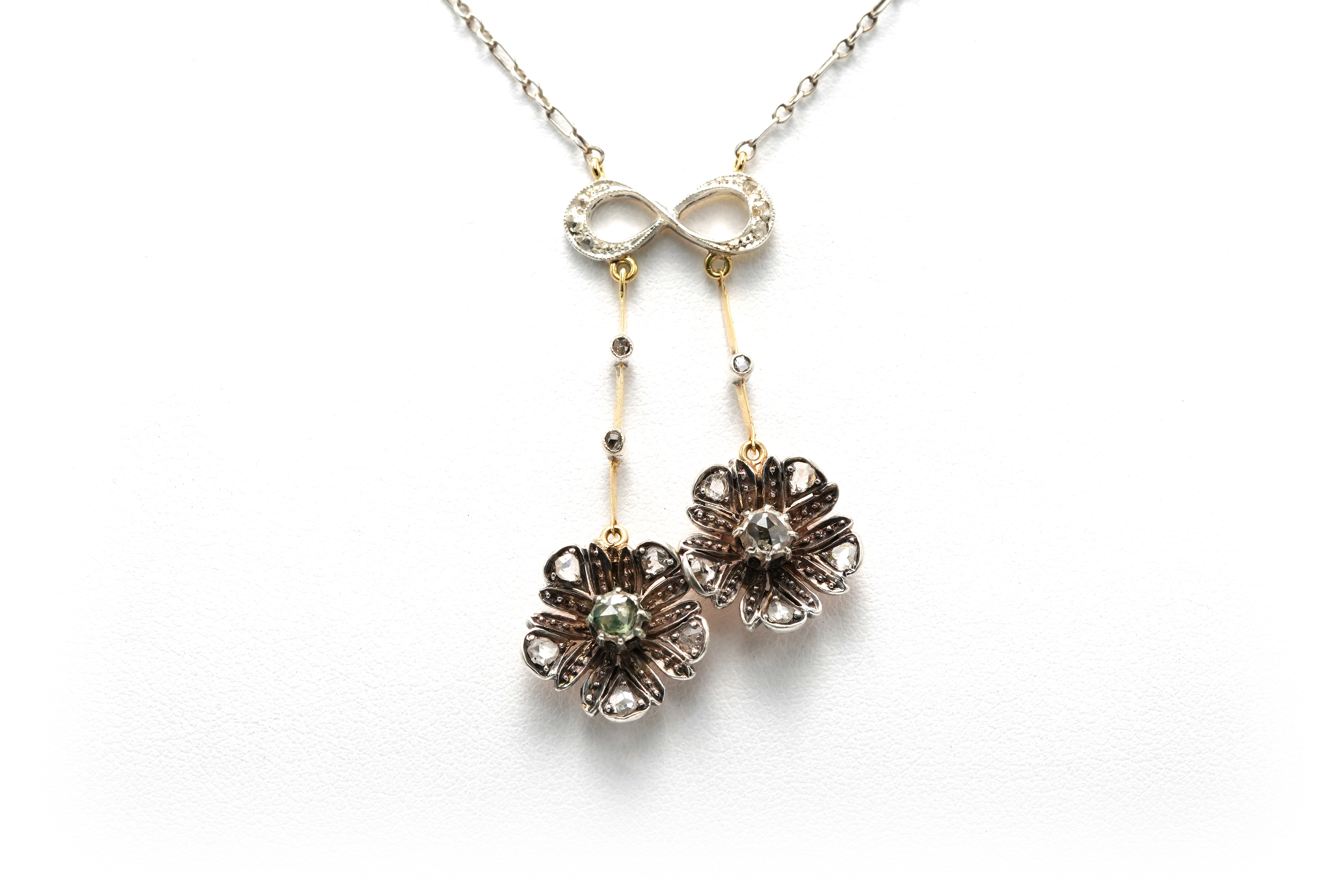Collier Art Nouveau en or jaune 18 carats, argent et diamants "taille" rose - - 1