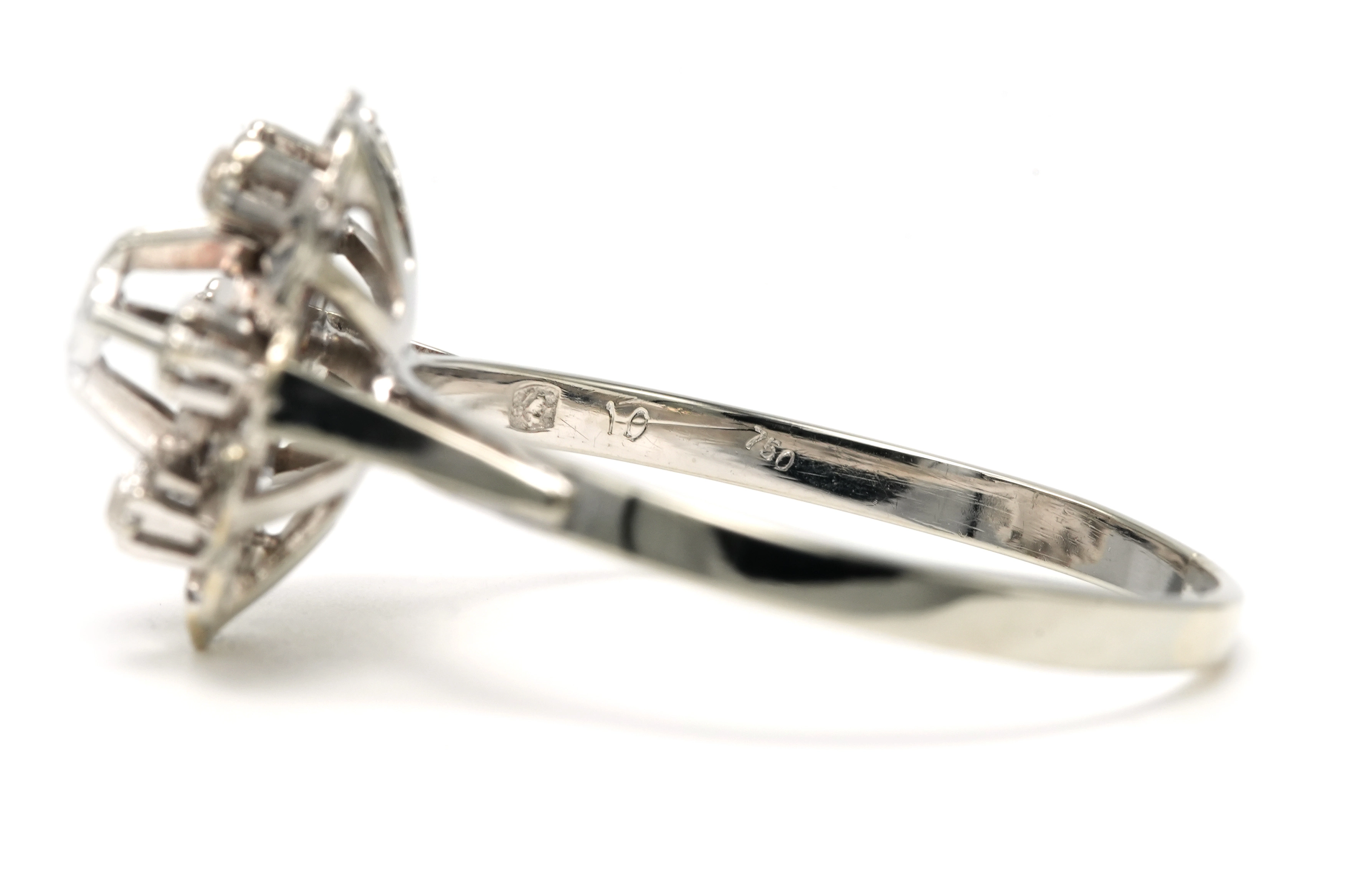 Bague Art Déco en or blanc 18 carats sertie de diamants "taille" brillant (+-0.074ct) - 7