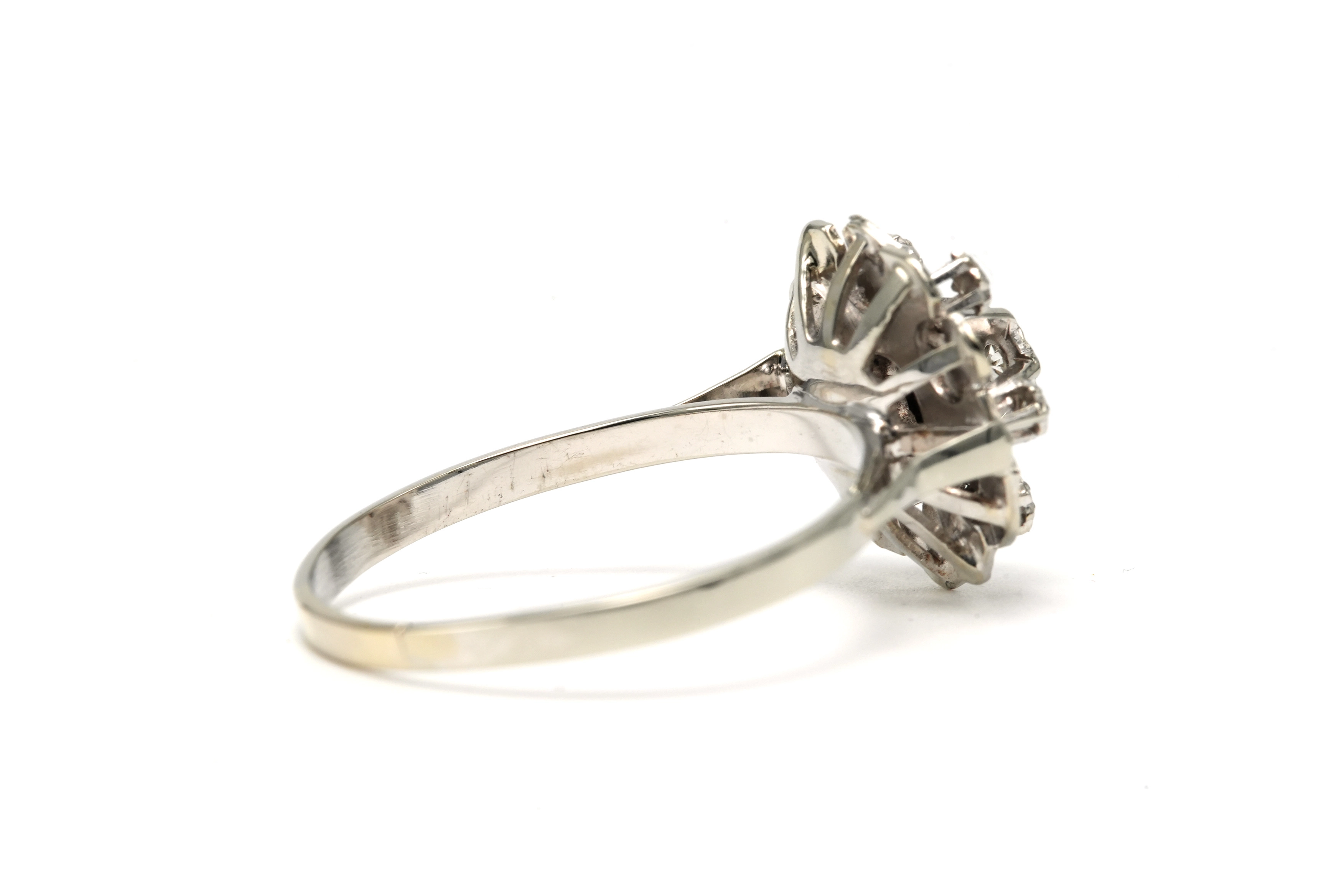 Bague Art Déco en or blanc 18 carats sertie de diamants "taille" brillant (+-0.074ct) - 5