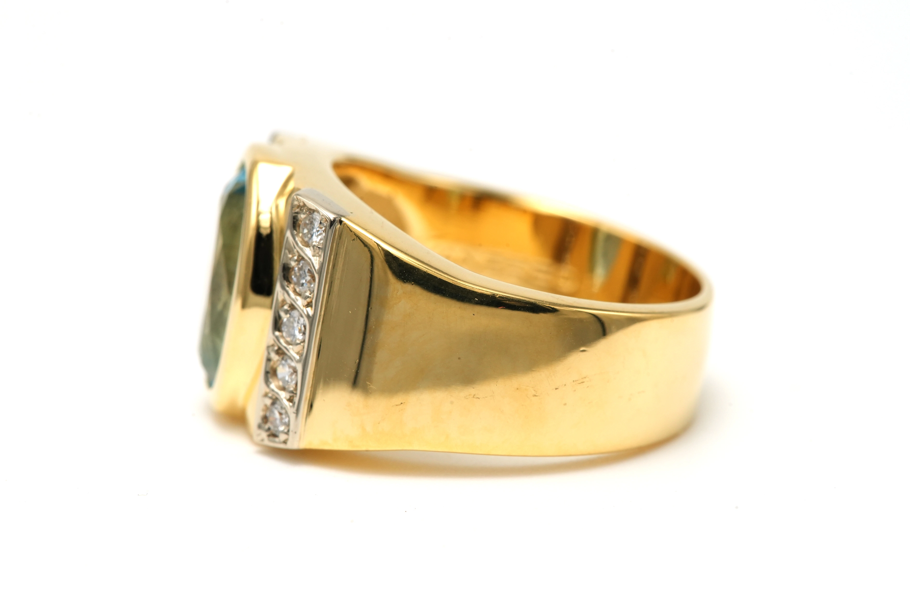 Bague "MANFREDI" contemporaine en or jaune 18 carats sertie d'une topaze et de diamants "taille" brillant (+-0.1ct) - 3