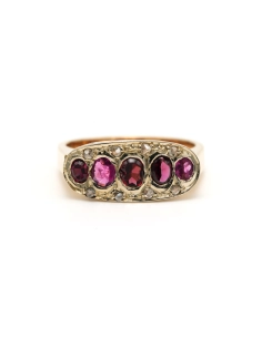 Bague Art Déco en or jaune 18 carats sertie de rubis et de diamants "taille" rose - 1