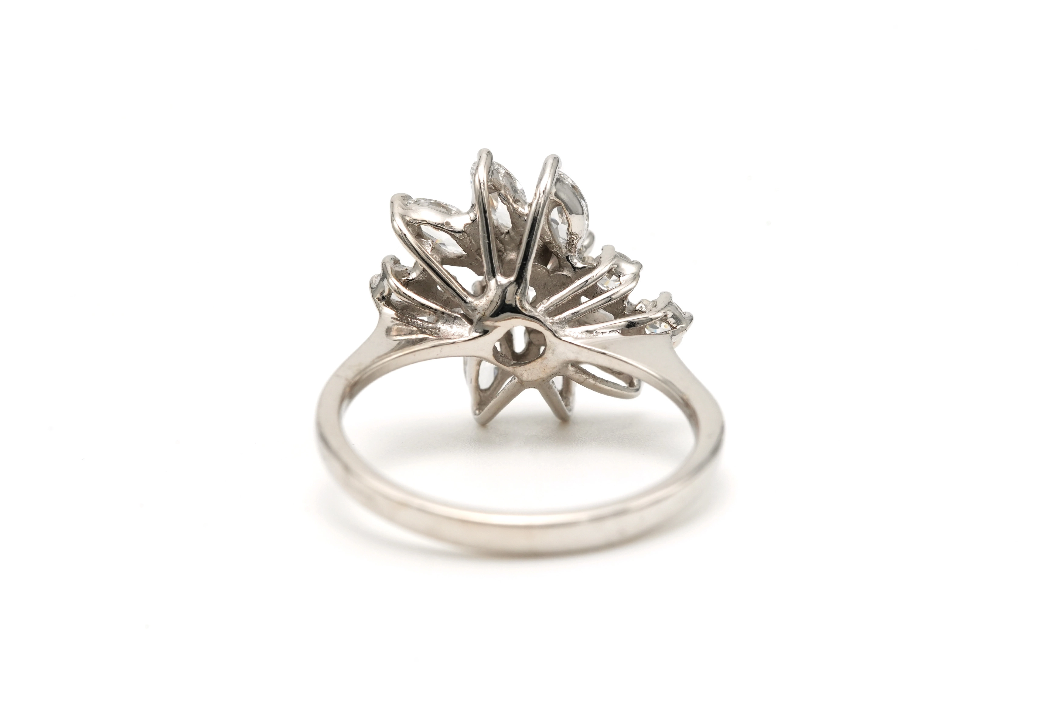 Bague contemporaine en or blanc 14 carats sertie de zirconiums - - 4