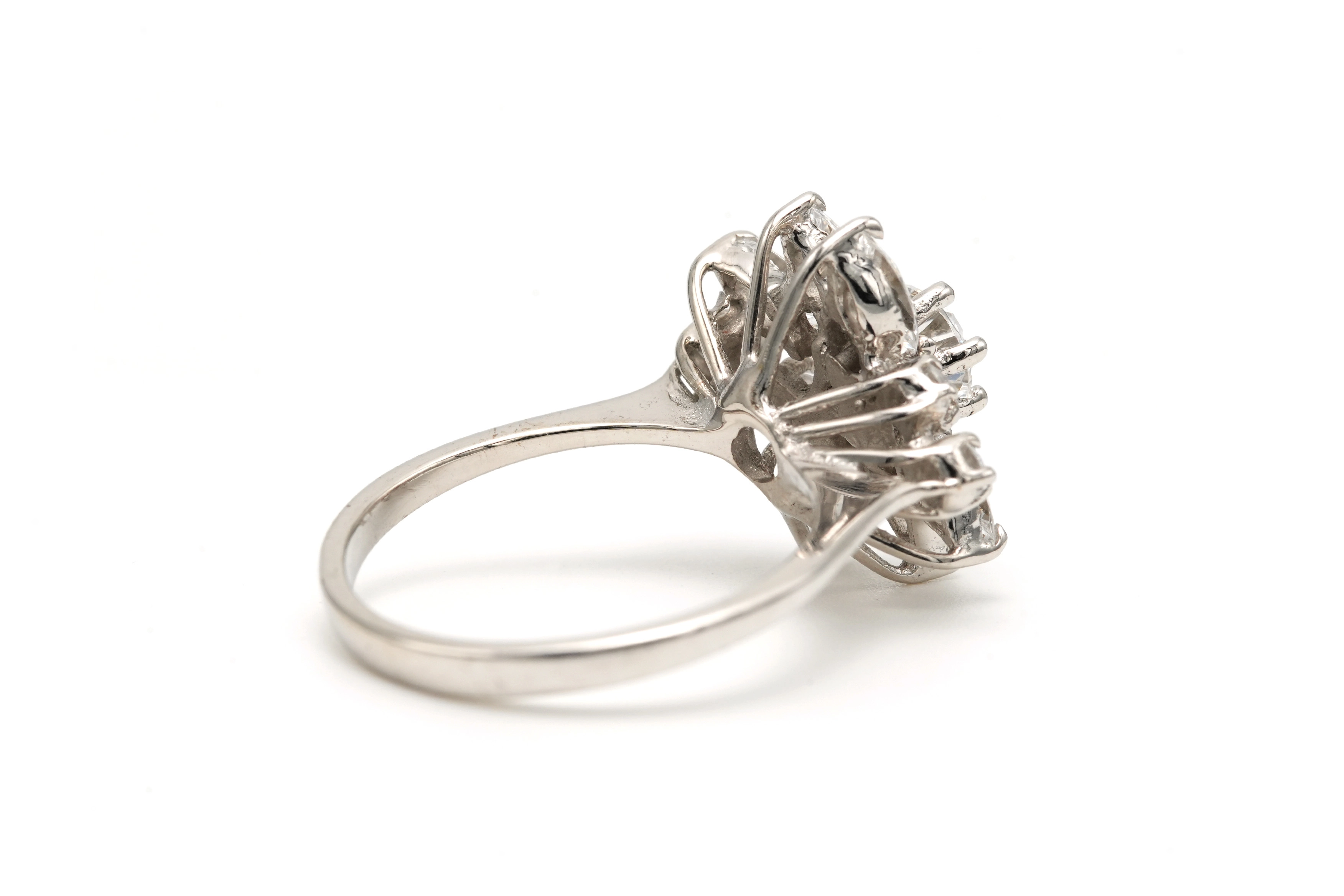 Bague contemporaine en or blanc 14 carats sertie de zirconiums - 5