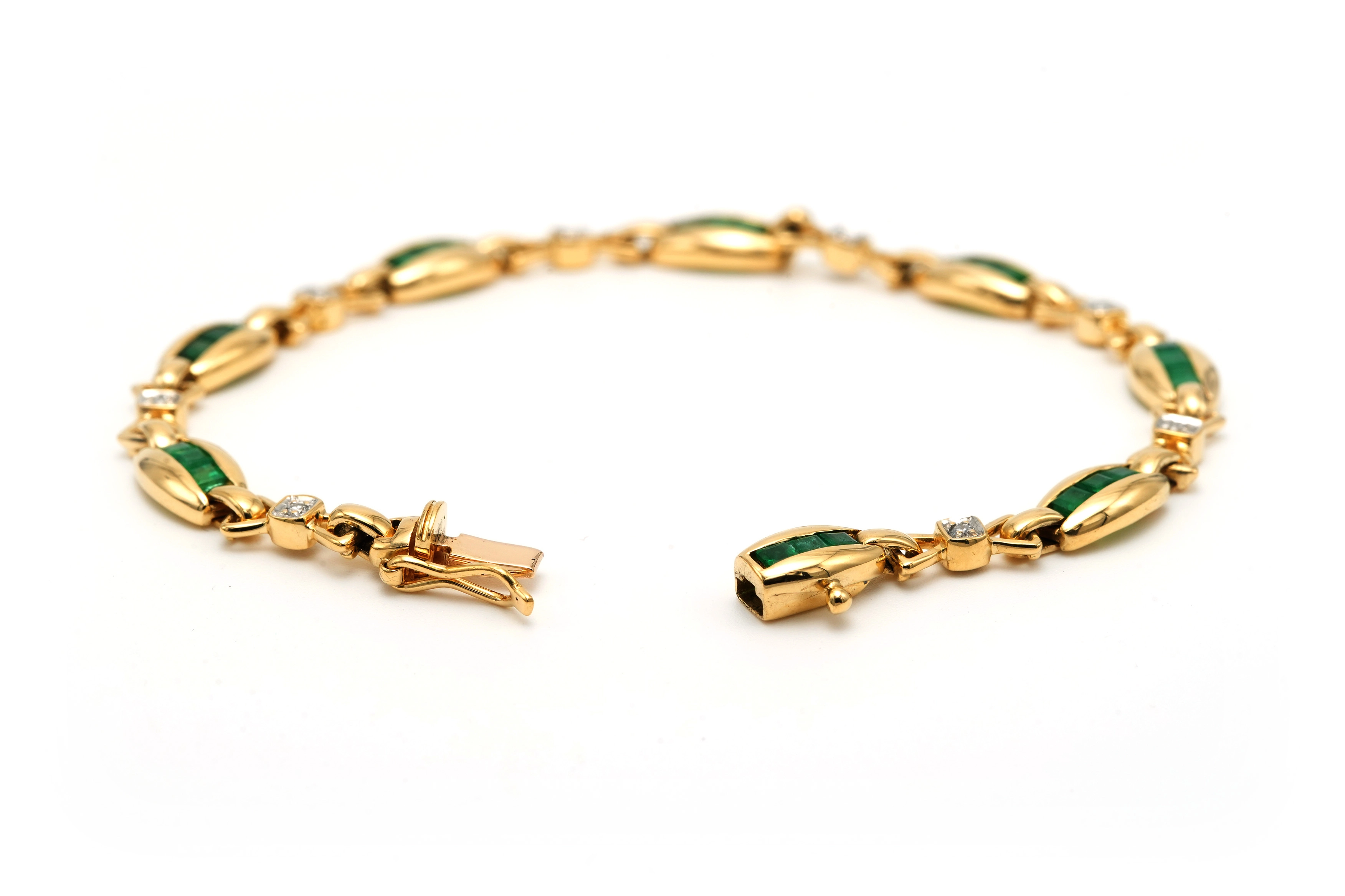 Bracelet contemporain en or jaune 18 carats serti d'émeraudes et de diamants "taille" brillant (+-0.112ct) - - 4