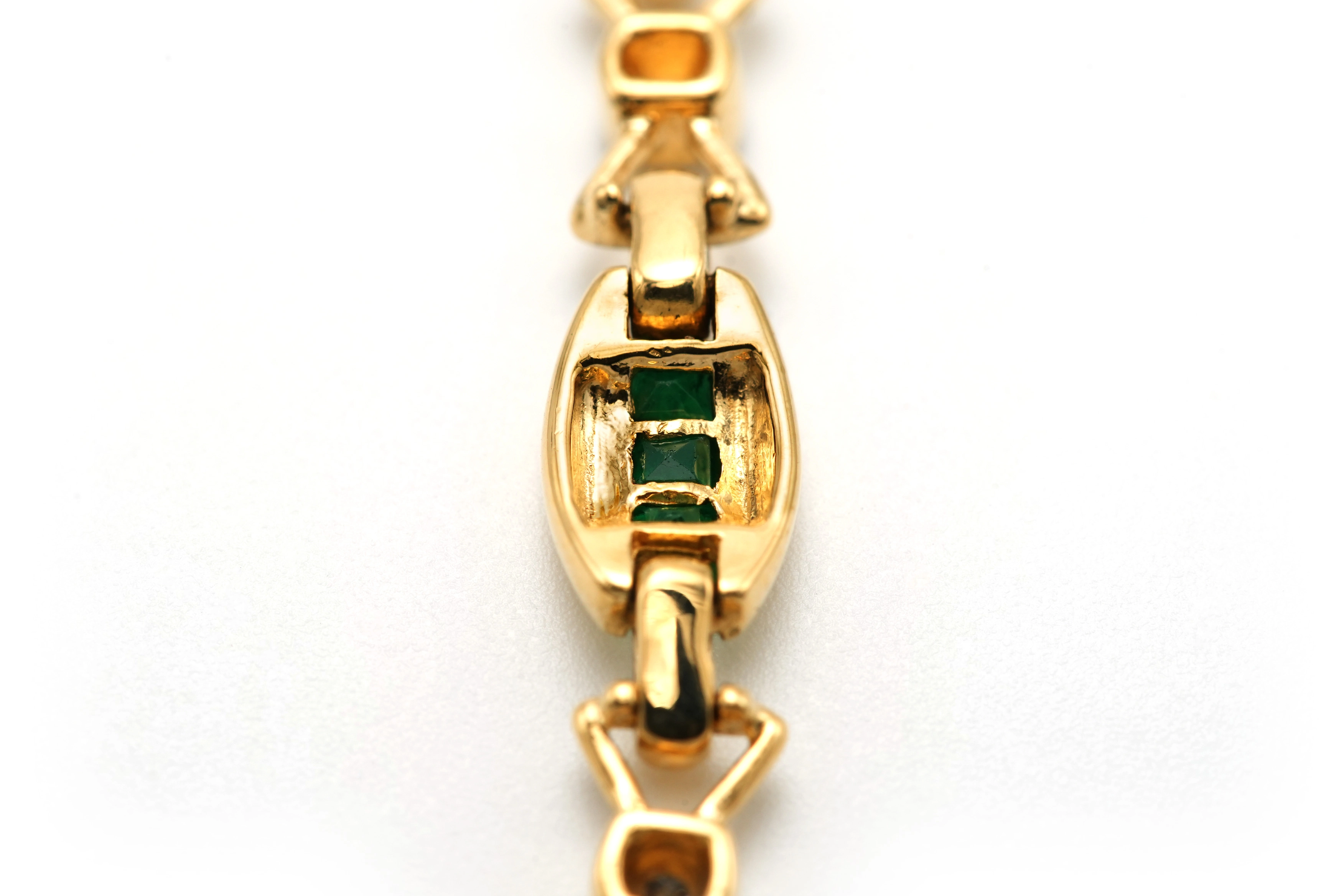 Bracelet contemporain en or jaune 18 carats serti d'émeraudes et de diamants "taille" brillant (+-0.112ct) - - 6