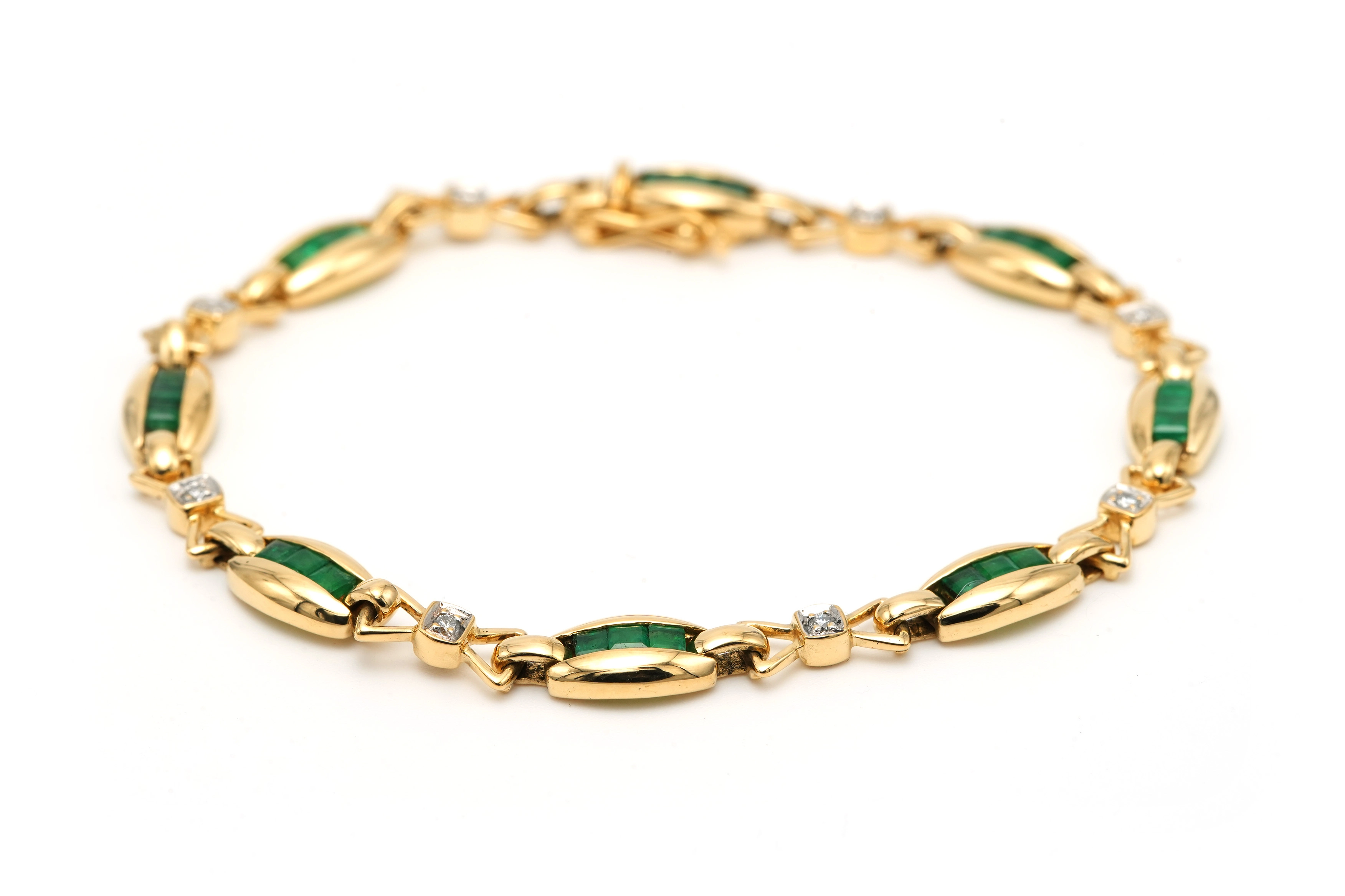 Bracelet contemporain en or jaune 18 carats serti d'émeraudes et de diamants "taille" brillant (+-0.112ct) - - 1