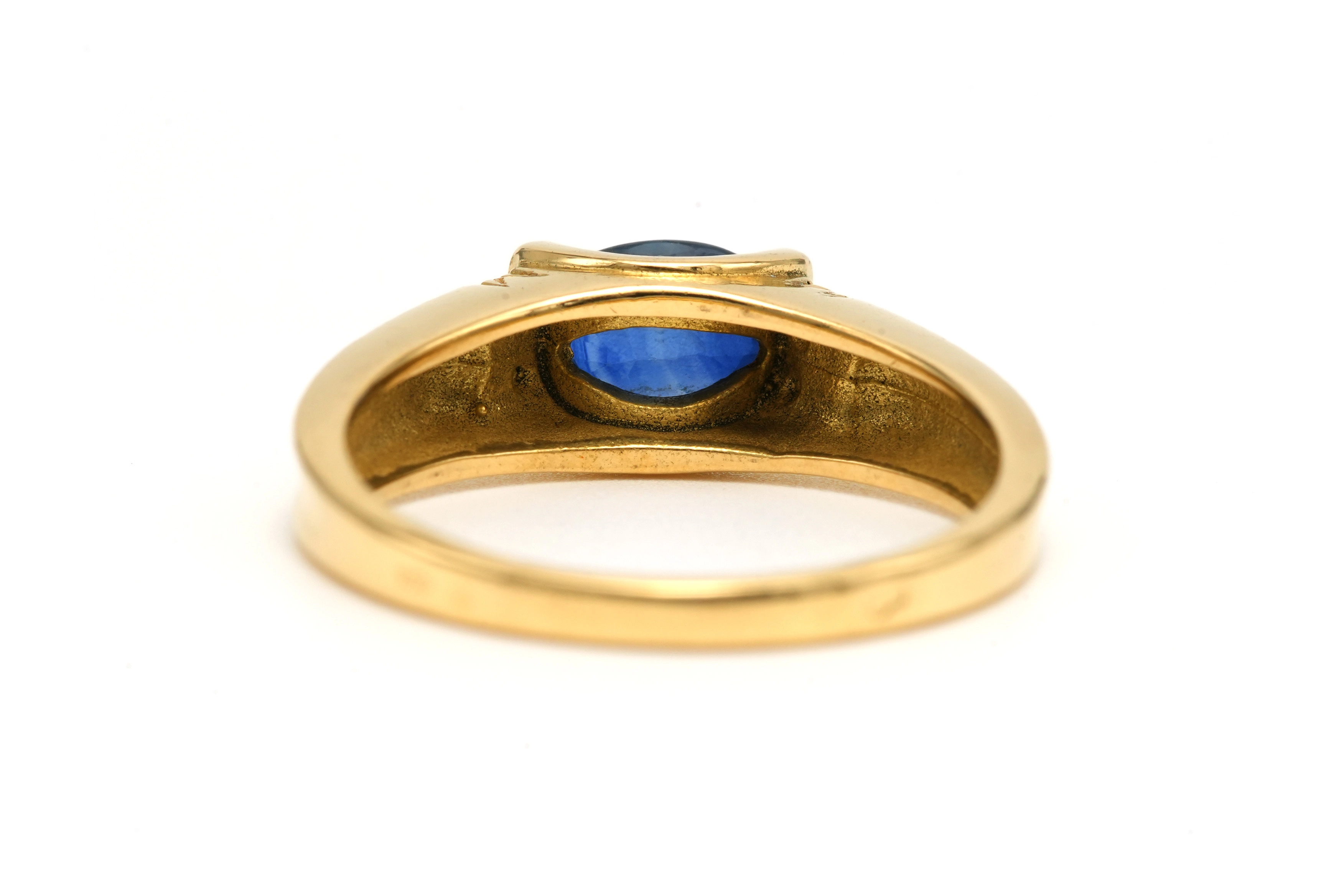 Bague contemporaine en or jaune 18 carats sertie d'un saphir et de diamants "taille" brillant (+-0.028ct) - - 4