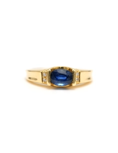 Bague contemporaine en or jaune 18 carats sertie d'un saphir et de diamants "taille" brillant (+-0.028ct) - - 1
