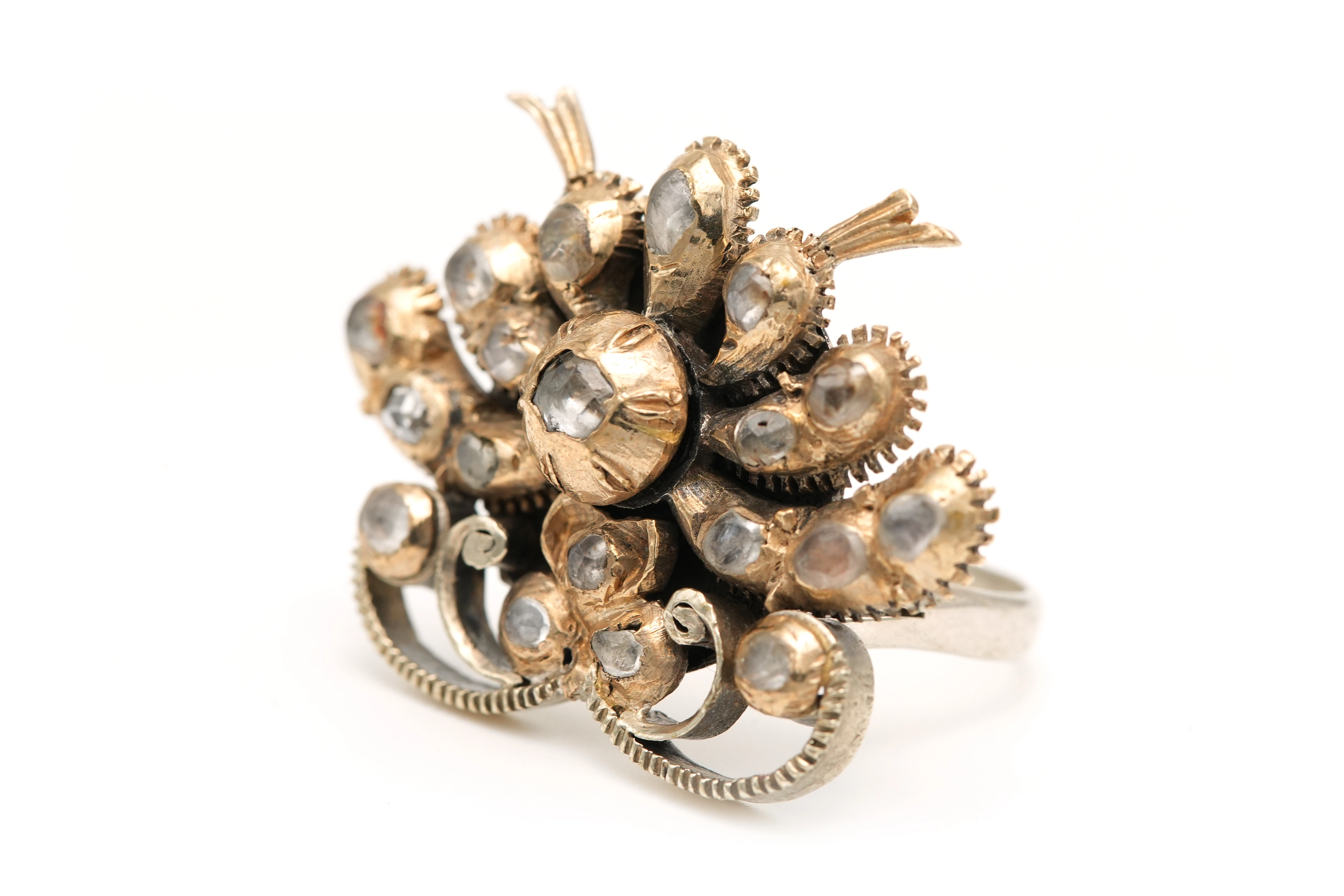 Bague Napoléon III en or jaune 18 carats et argent sertie de diamants "taille" rose - 2