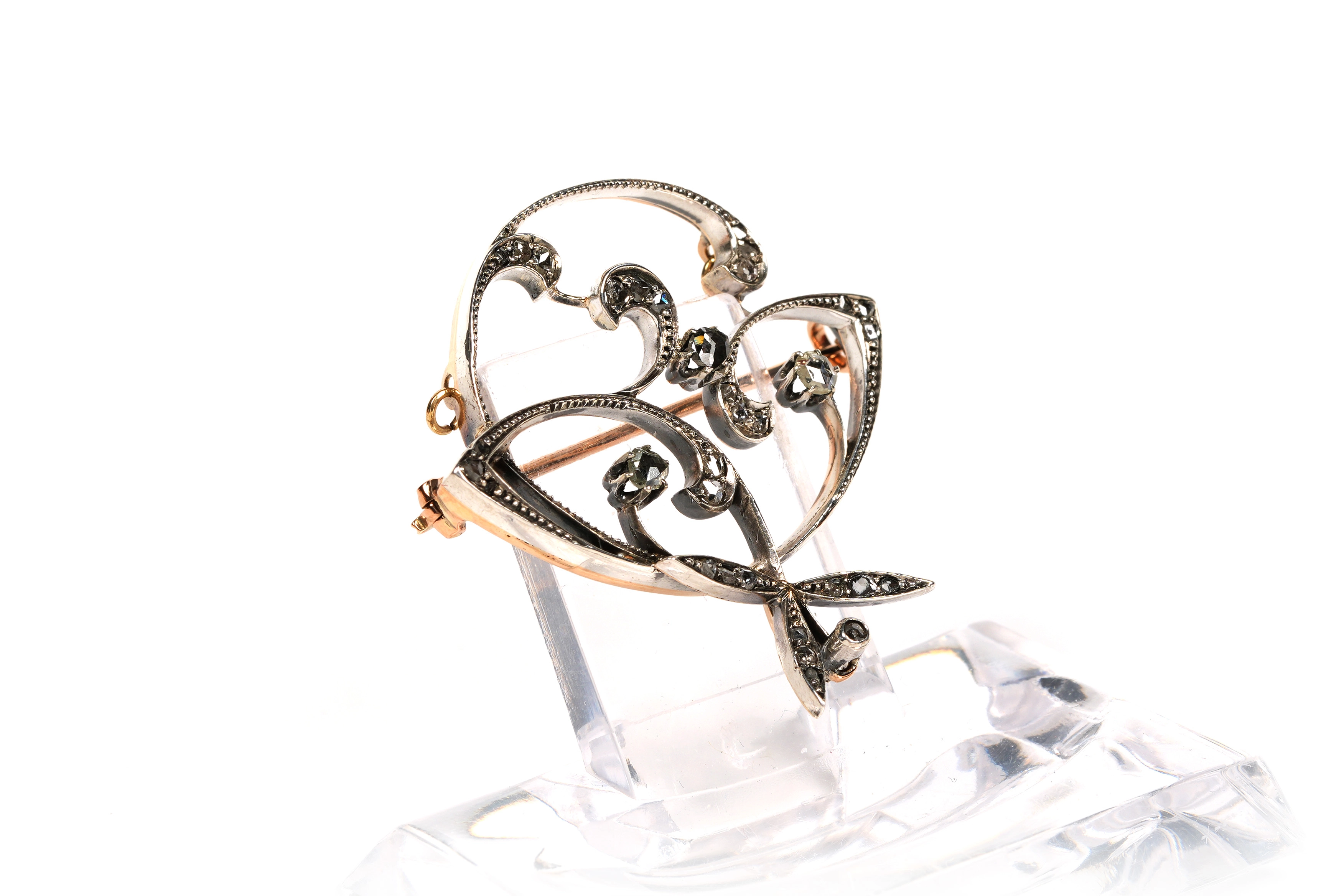 Broche Art Nouveau en or jaune et blanc 18 carats sertie de diamants "taille" rose - 3