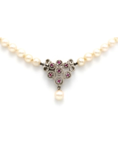 Collier Années 70 en or blanc 18 carats, perles et rubis - 1