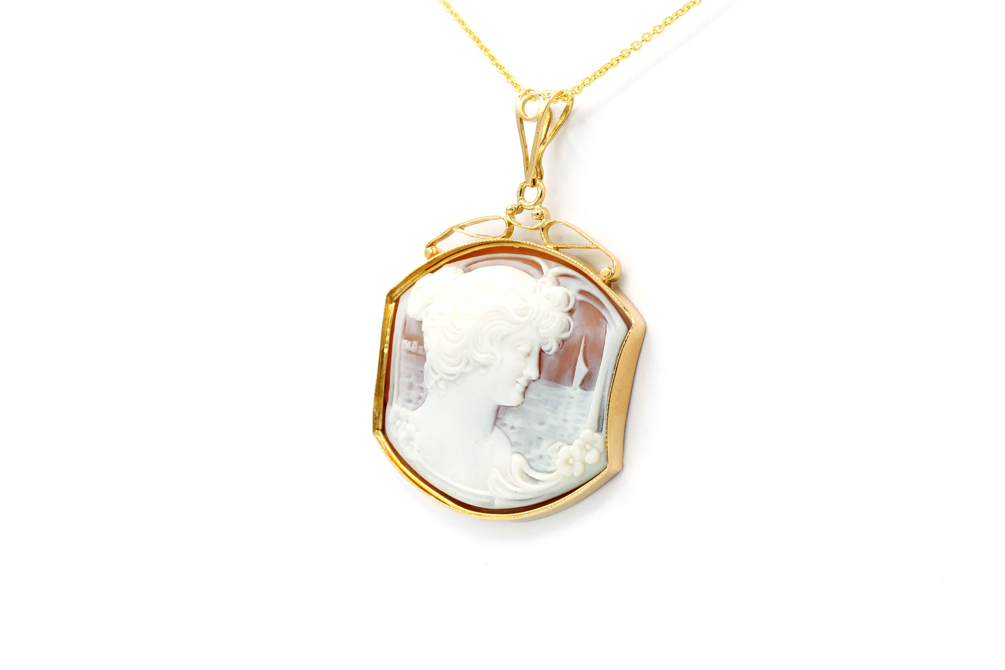 Pendentif Art Nouveau en or jaune 18 carats serti d'un camée coquillage - - 2