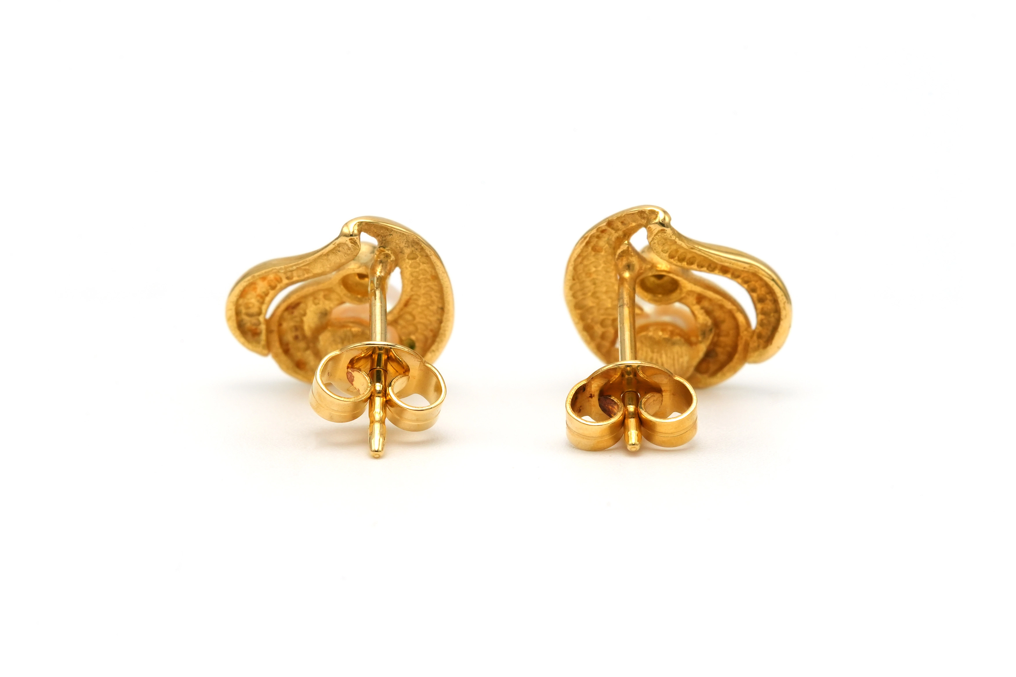 Boucles d'oreilles contemporaines en or jaune 18 carats serties de perles et de diamants "taille" brillant (+-0.01ct) - 2