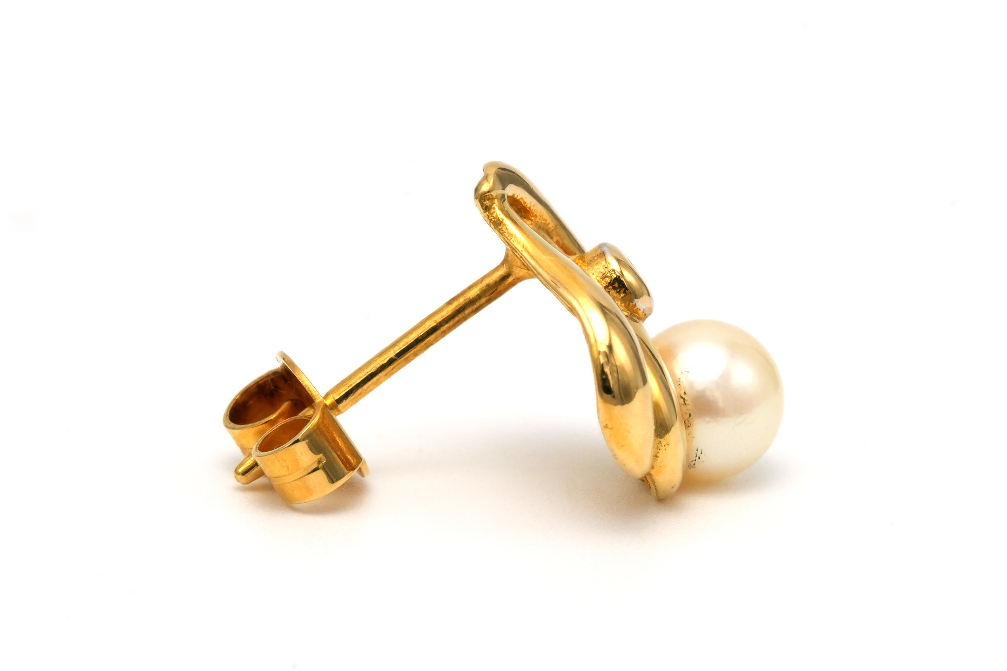 Boucles d'oreilles contemporaines en or jaune 18 carats serties de perles et de diamants "taille" brillant (+-0.01ct) - 5