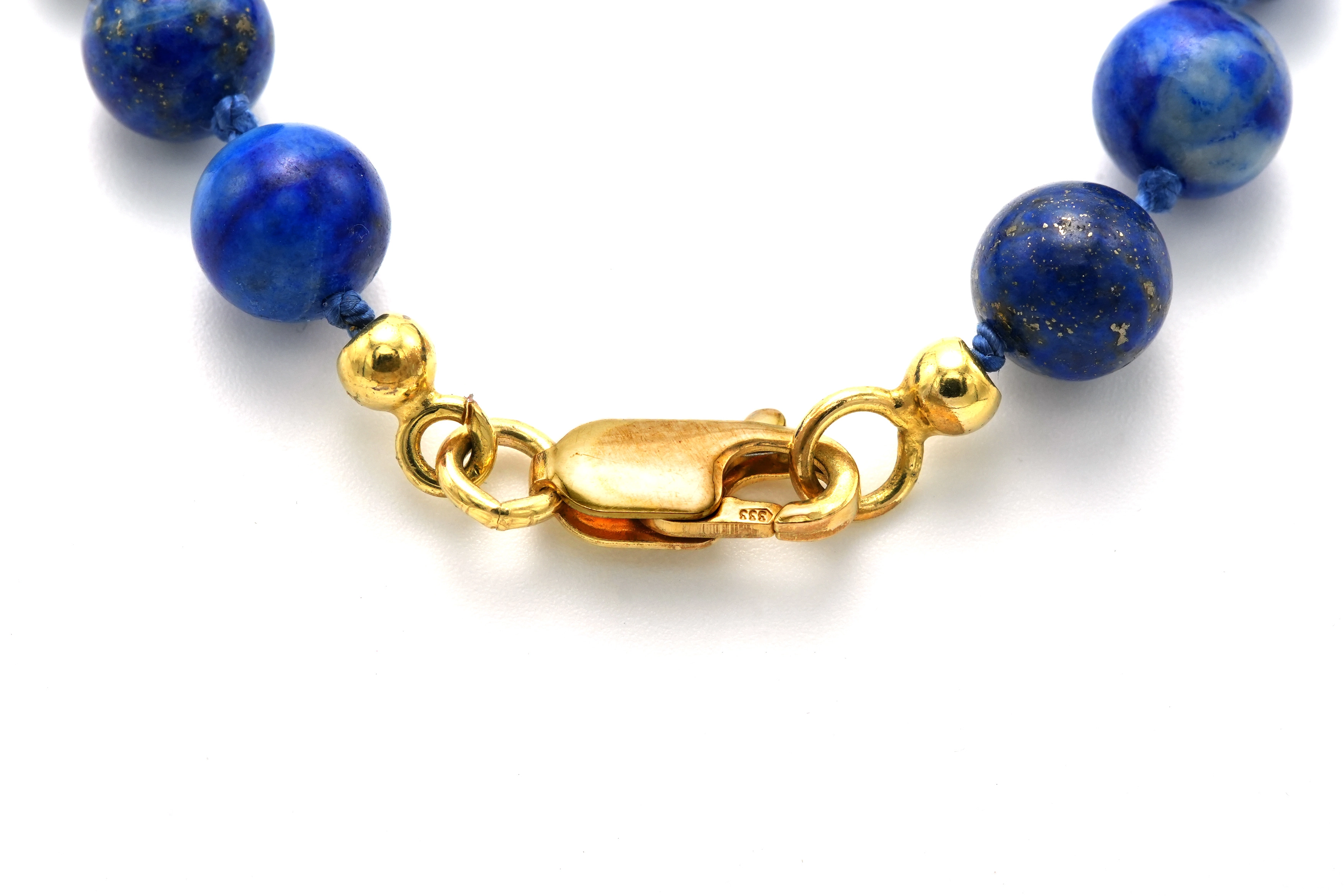 Collier contemporain en perles de lapis lazuli et fermoir en or jaune 8 carats - 5