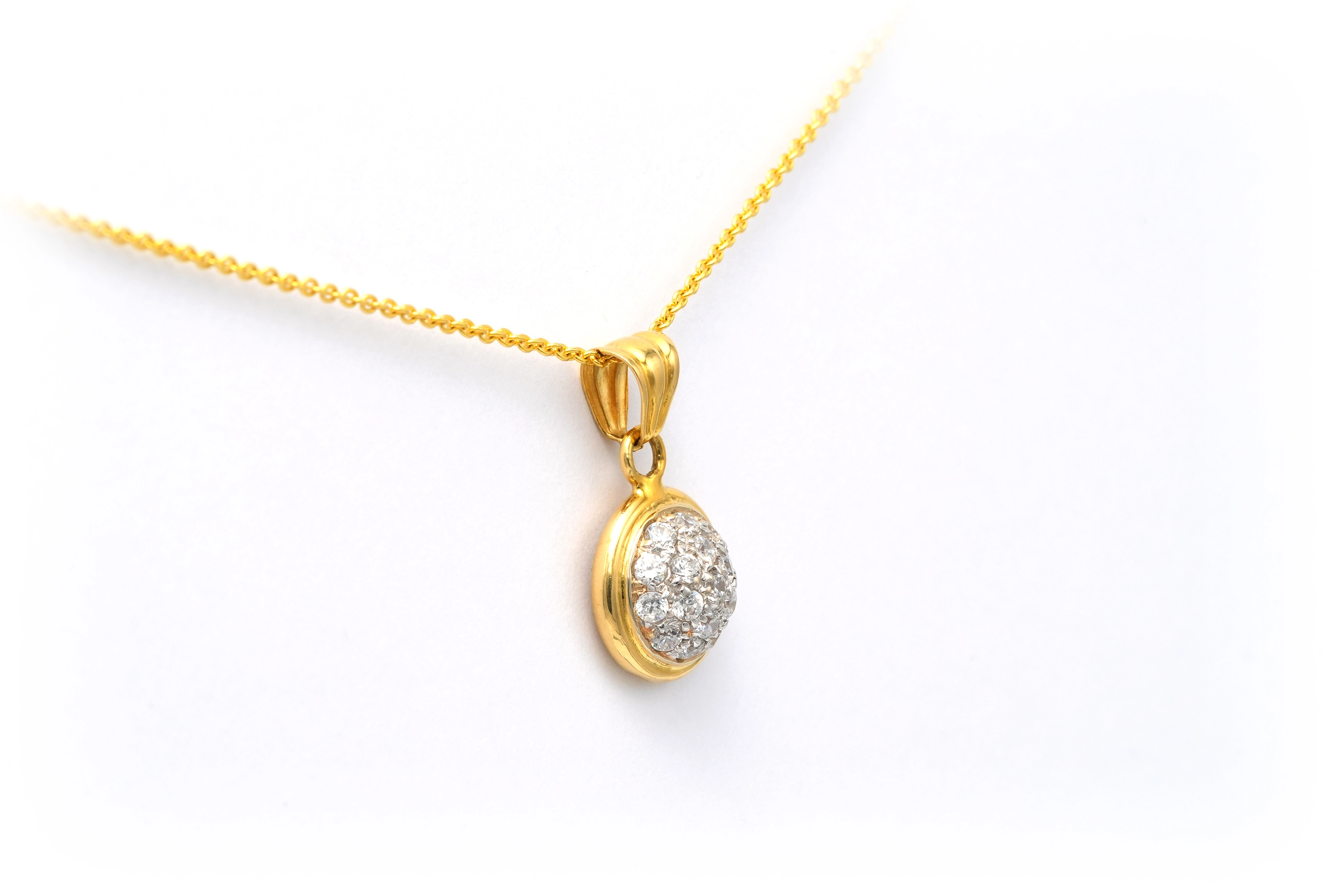 Pendentif contemporain en or jaune 18 carats serti de diamants "taille" brillant (+-0.425ct) - - 3