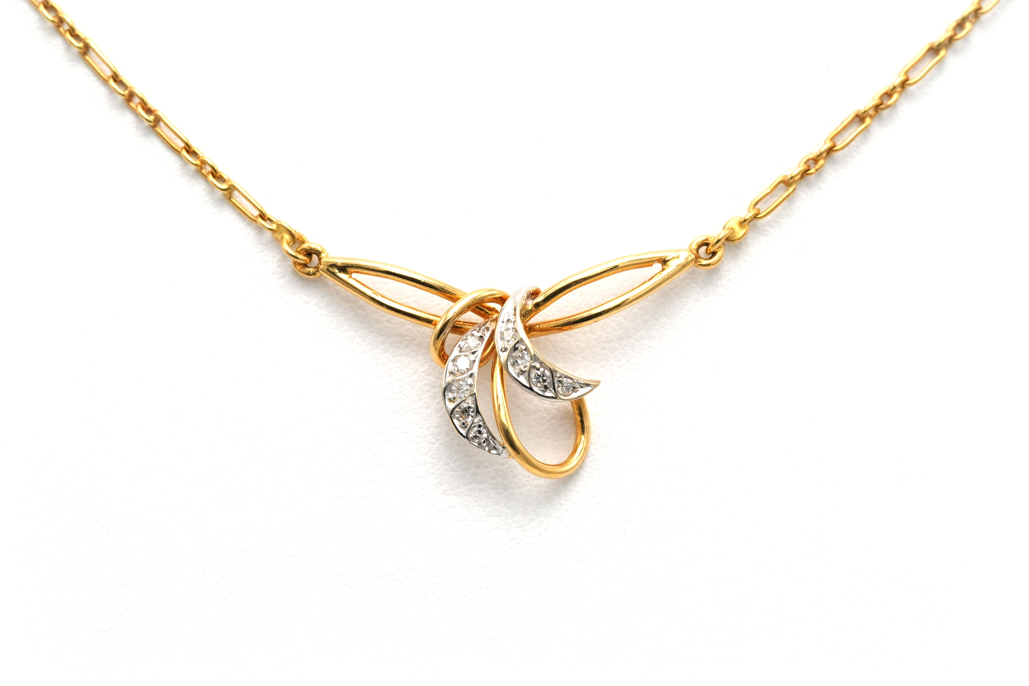 Collier contemporain en or jaune et blanc 18 carats et diamants "taille" 8/8 - - 1