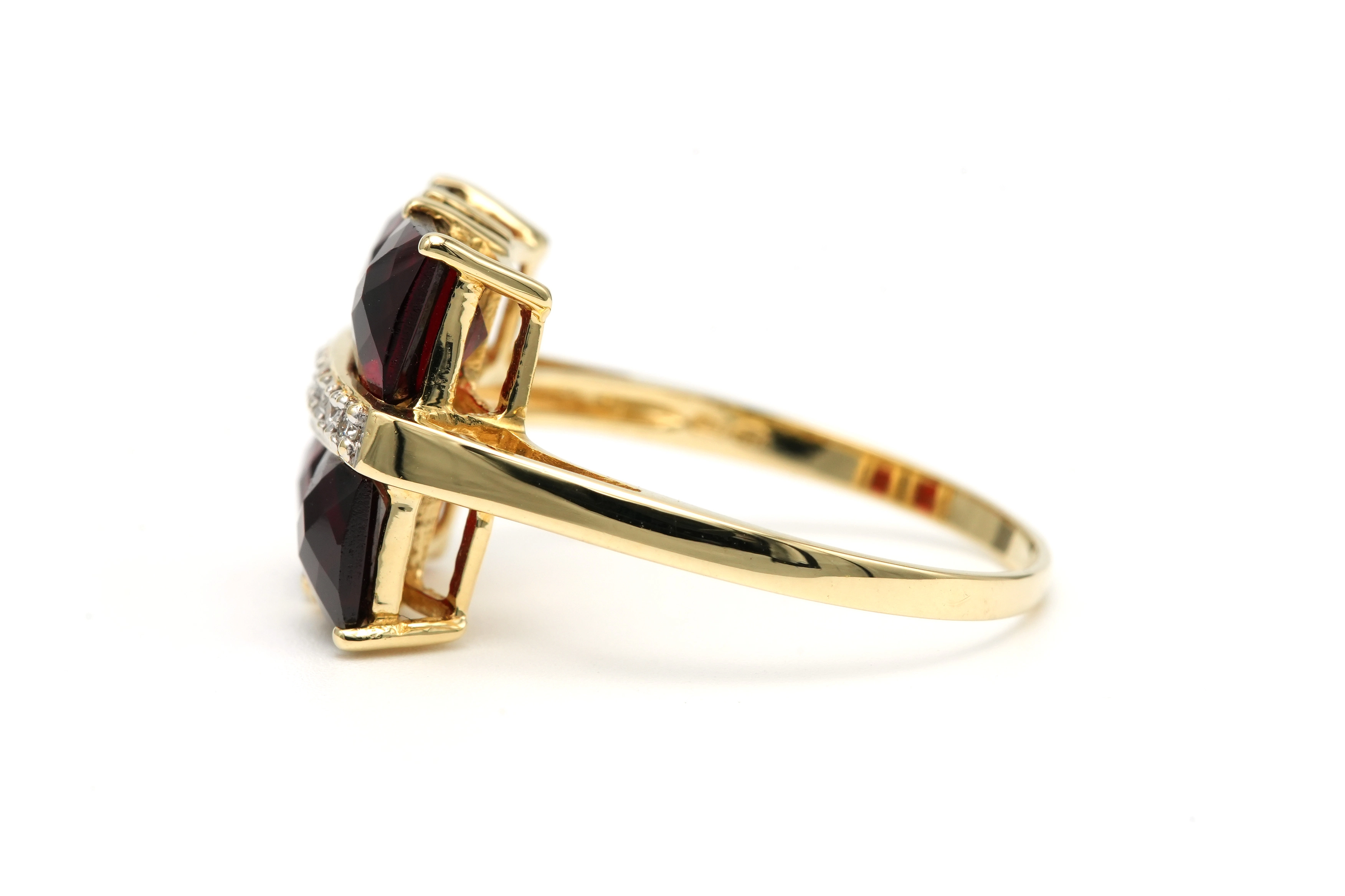 Bague contemporaine en or jaune 14 carats sertie de grenats et de diamants "taille" brillant (+-0.035ct) - 3