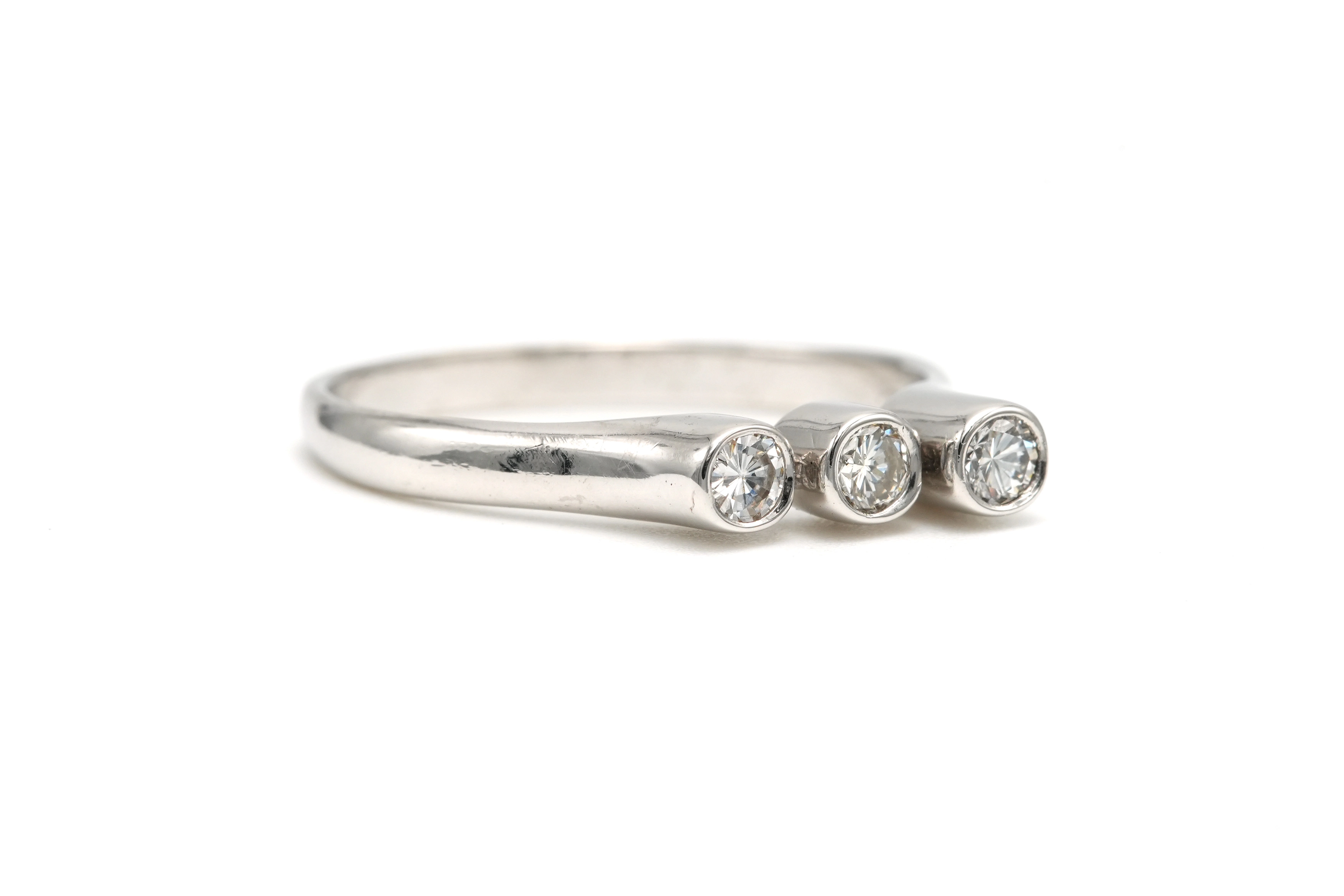 Bague contemporaine en or blanc 18 carats sertie de diamants "taille" brillant (+-0.12ct) - 6