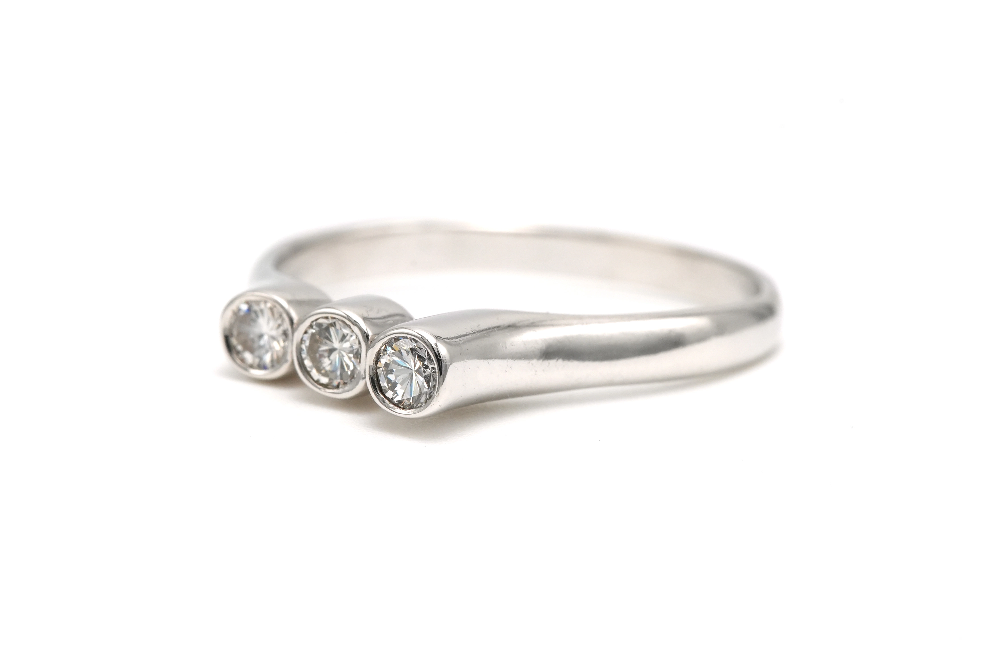 Bague contemporaine en or blanc 18 carats sertie de diamants "taille" brillant (+-0.12ct) - 2