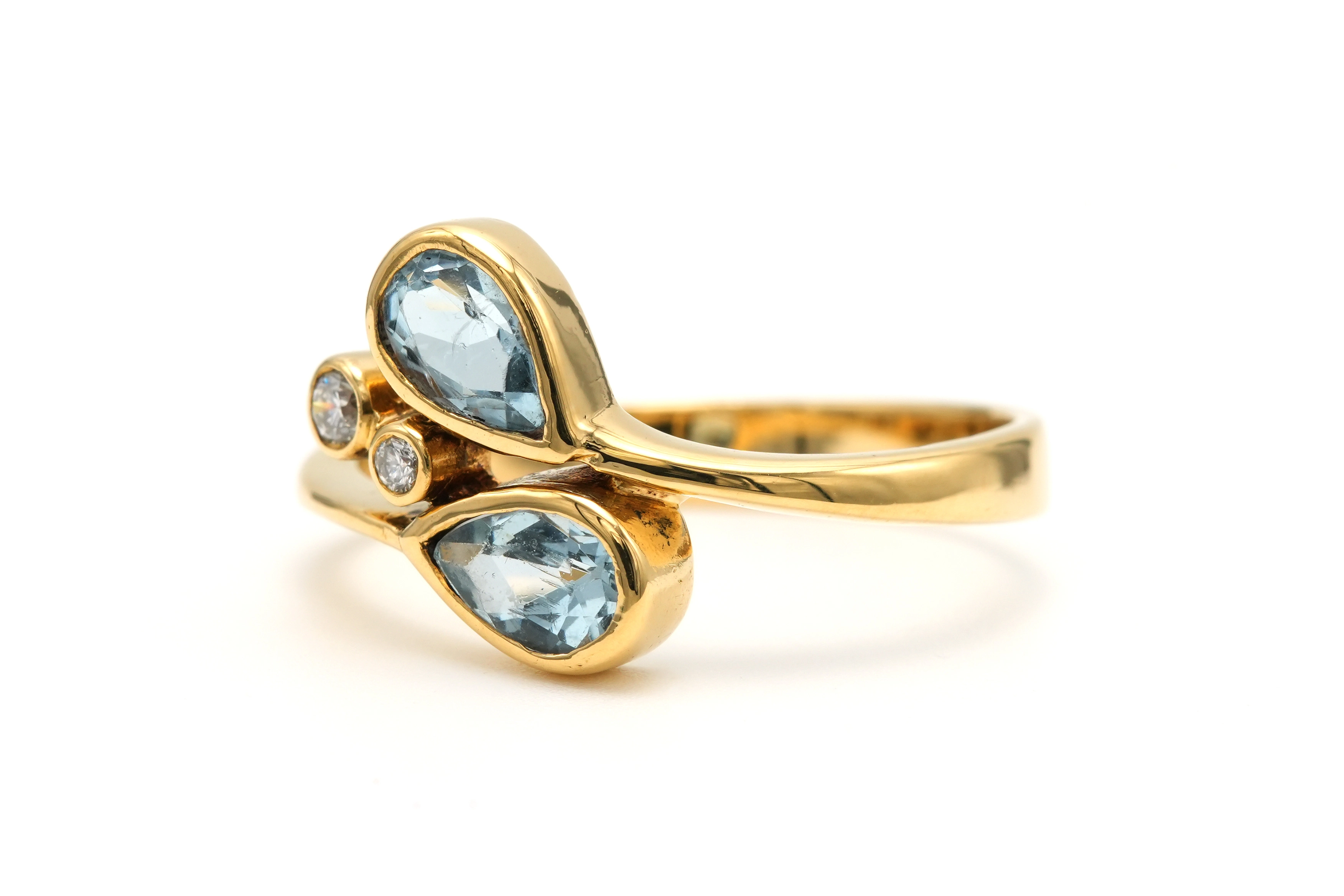 Bague contemporaine en or jaune 18 carats sertie de topazes et de diamants "taille" brillant (+-0.035ct) - - 2