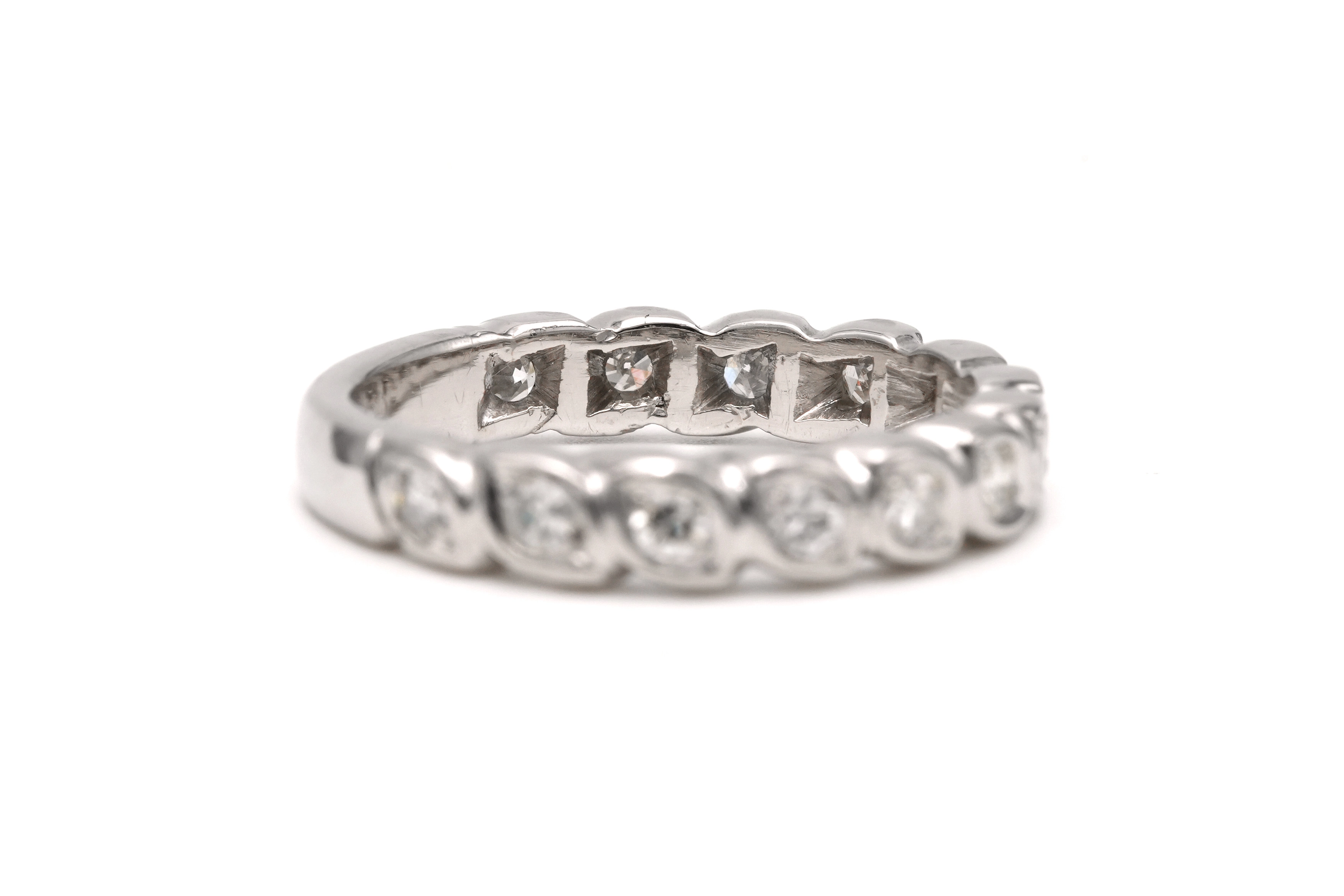 Alliance américaine contemporaine en or blanc 18 carats sertie de diamants - 6