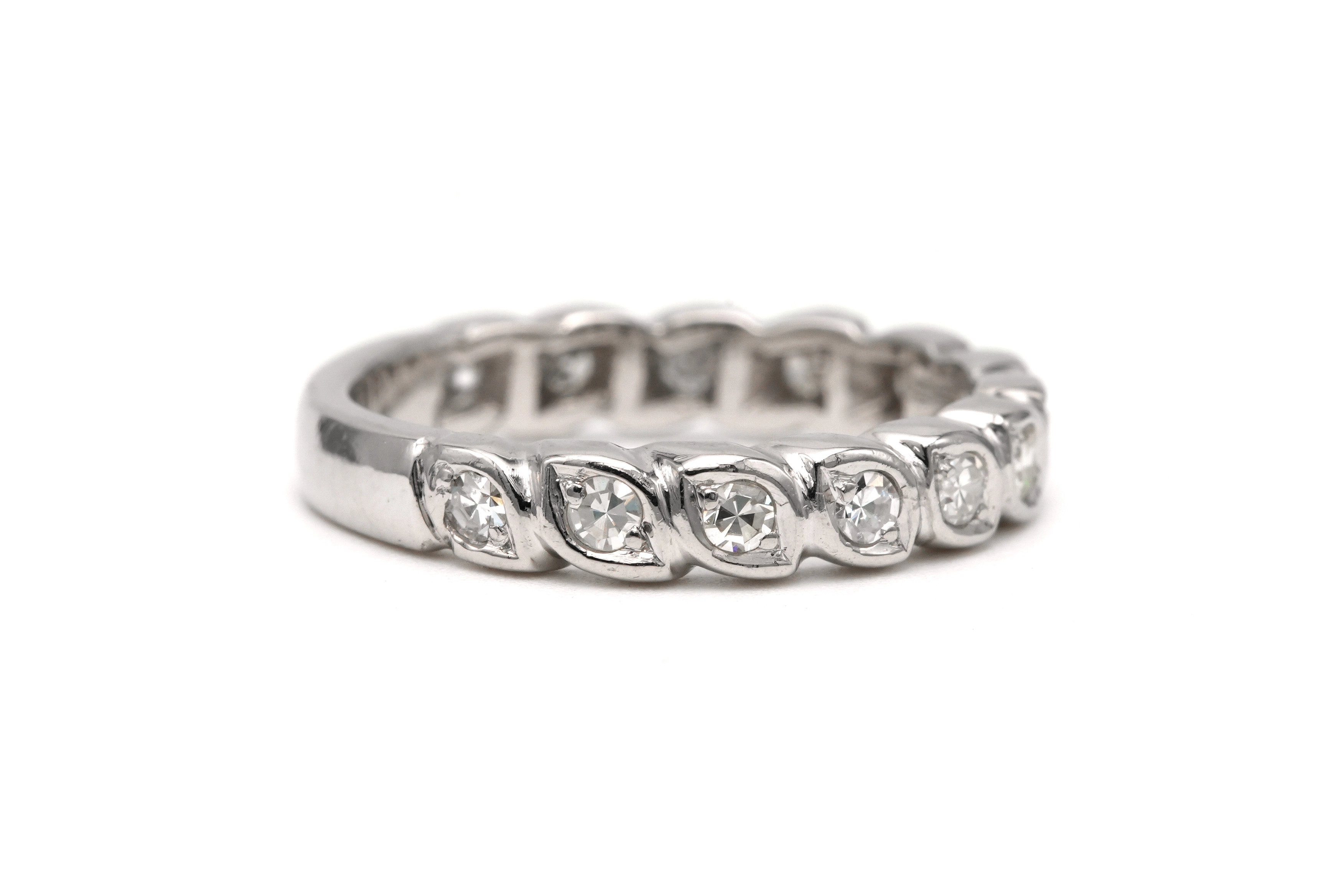 Alliance américaine contemporaine en or blanc 18 carats sertie de diamants - 5