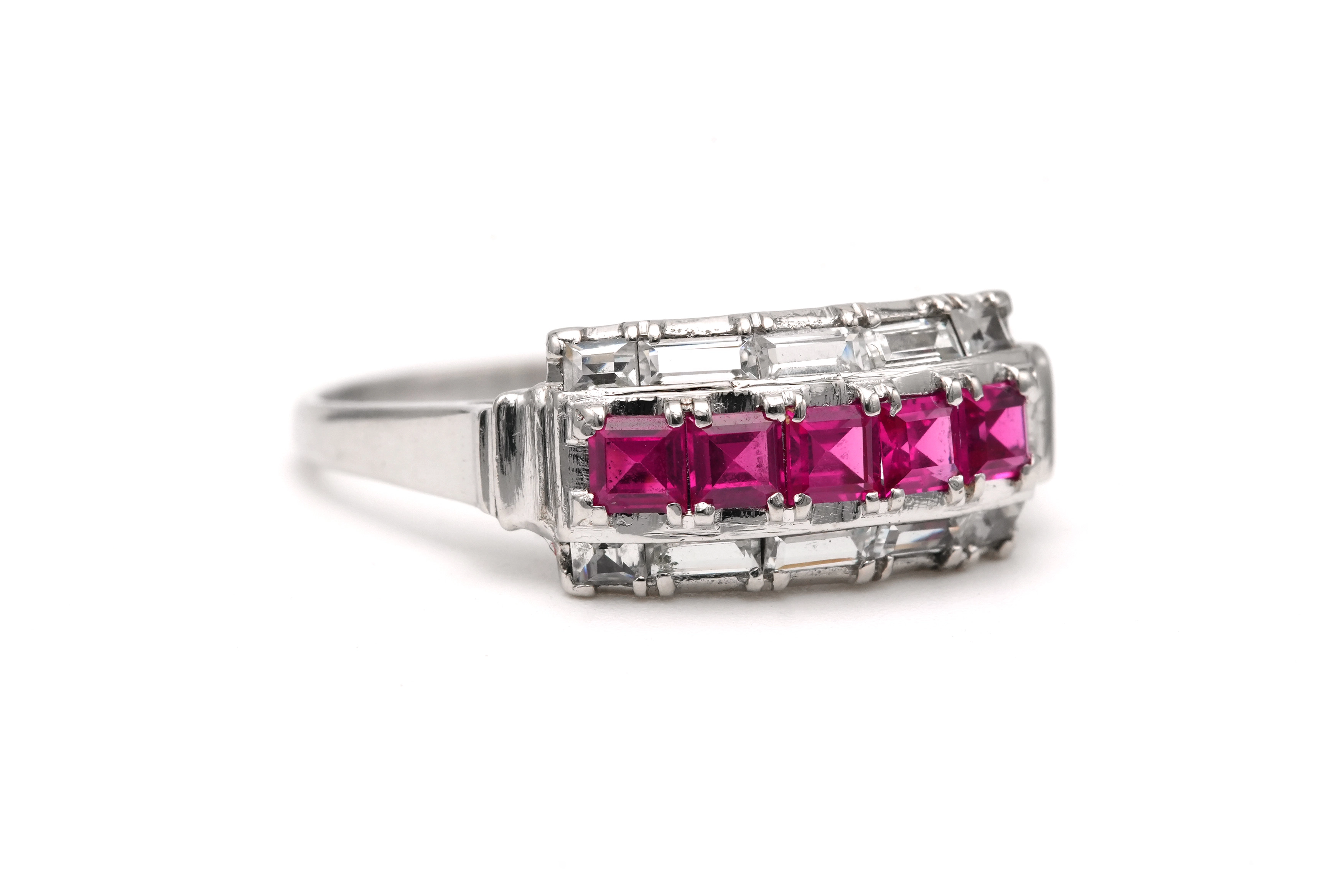Bague Art Déco en or blanc 14 carats sertie de rubis de synthèse et de zirconiums - - 6