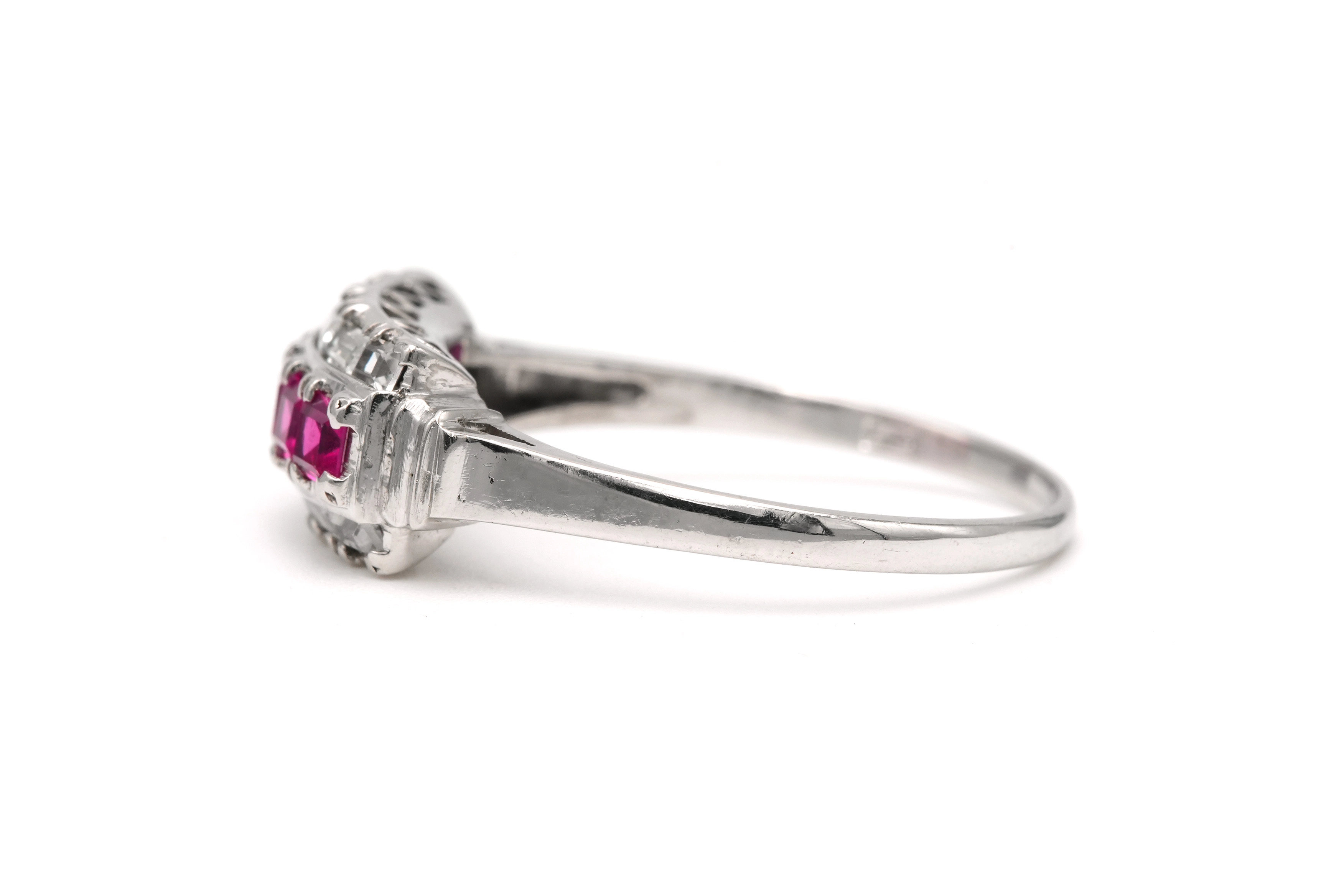 Bague Art Déco en or blanc 14 carats sertie de rubis de synthèse et de zirconiums - - 3