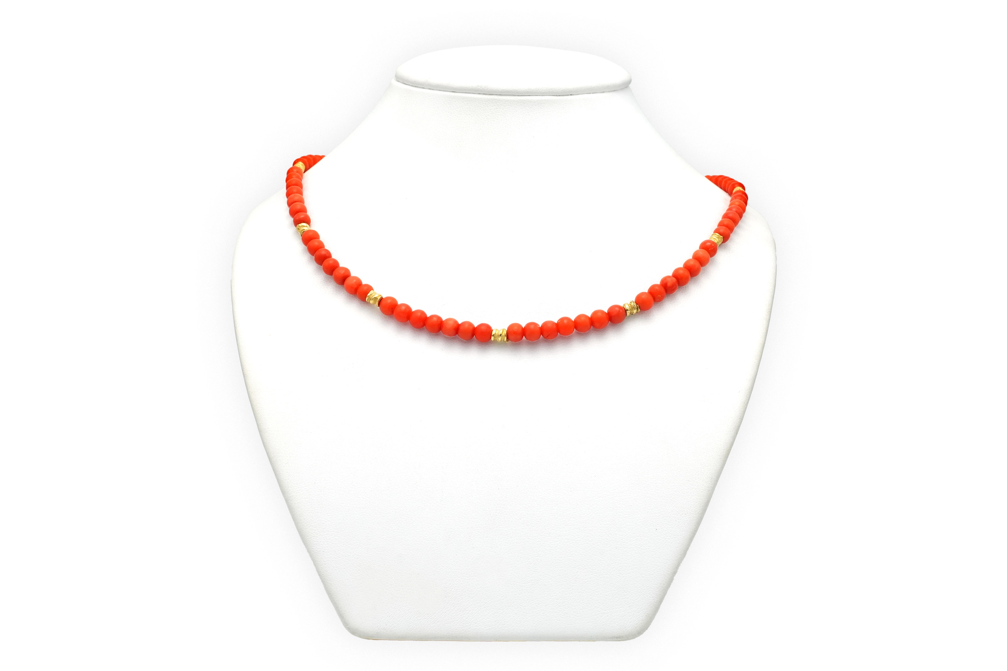 Collier Années 50 en or jaune 18 carats et corail - 1