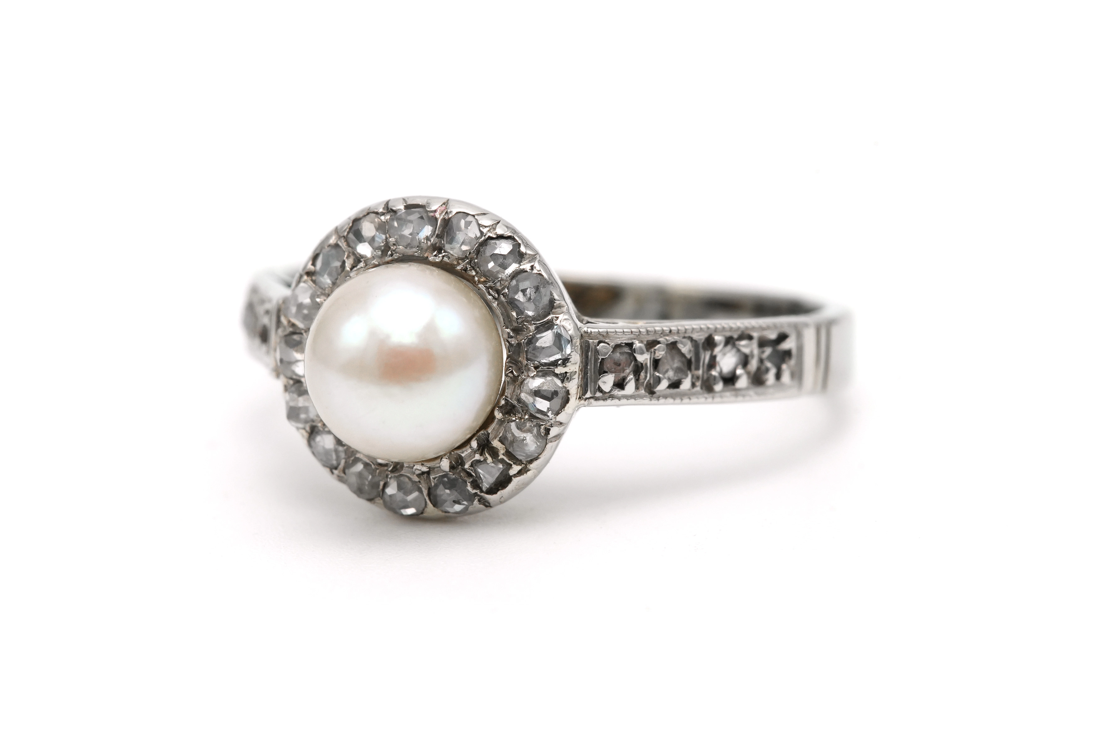 Bague Art Déco en or blanc 18 carats sertie d'une perle et de diamants "taille" rose - - 2