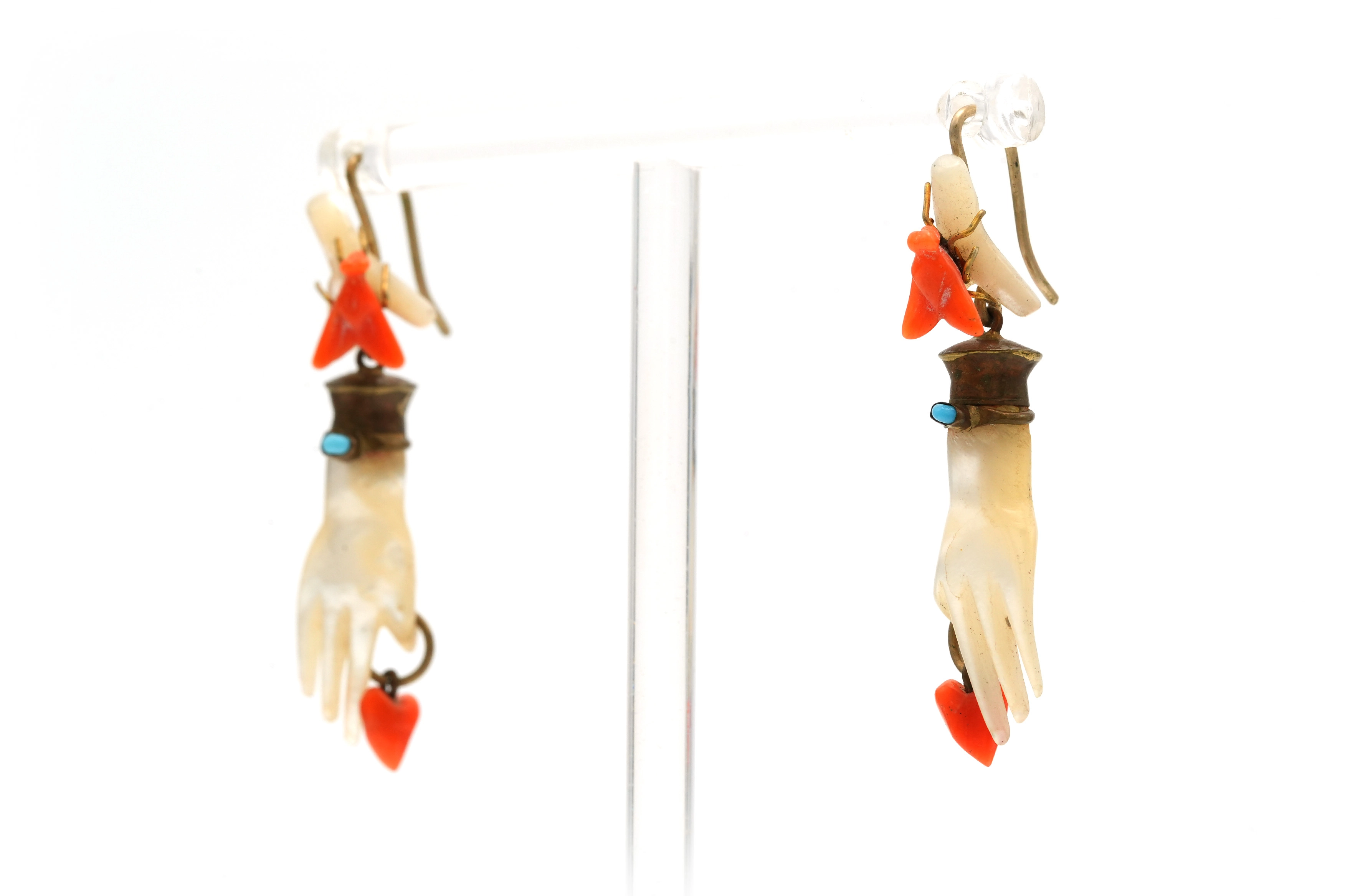 Boucles d'oreilles Napoléon III en argent serties de nacre, de turquoises et de corail