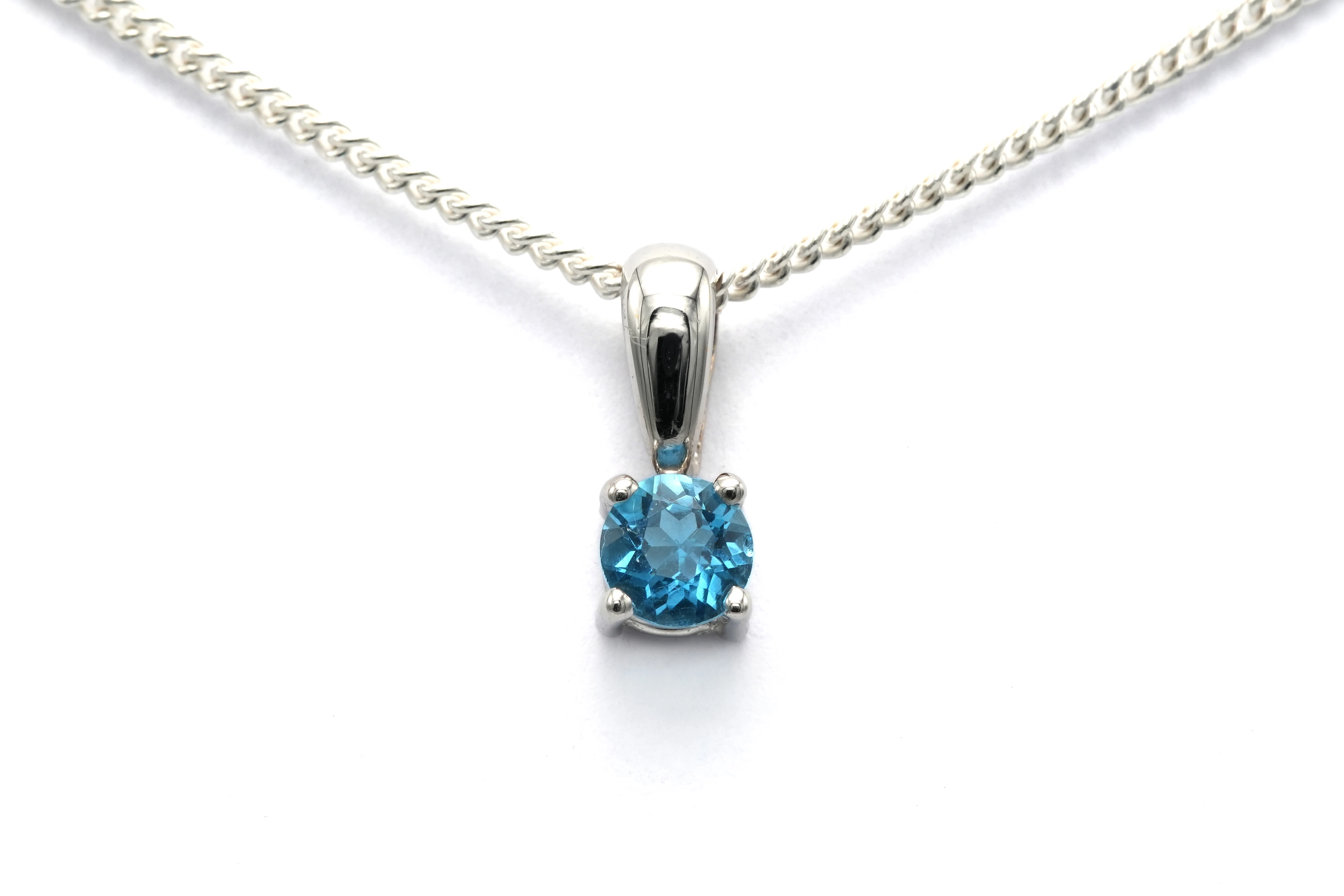 Pendentif contemporain en or blanc 18 carats serti d'une topaze - - 1