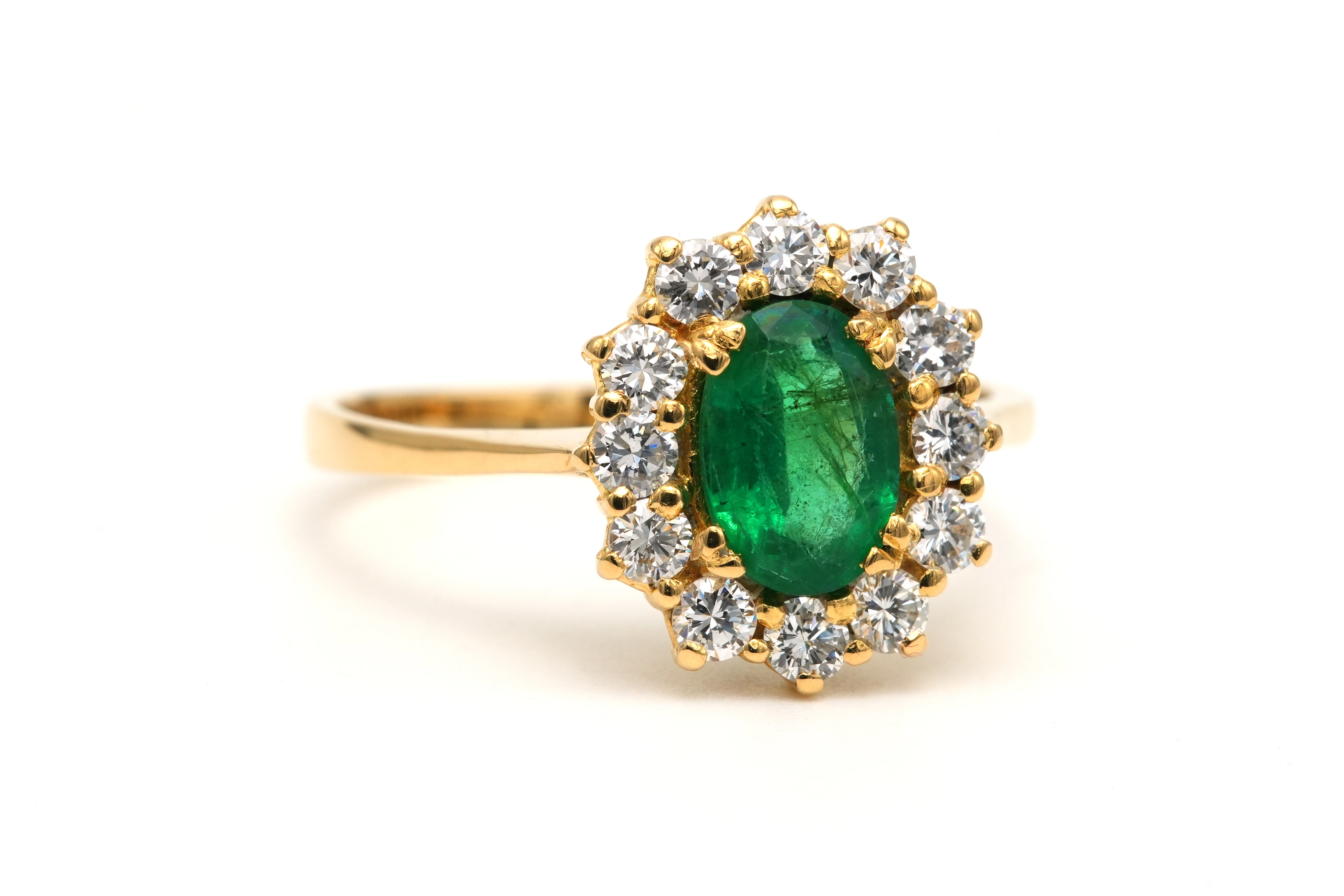 Bague contemporaine en or jaune 18 carats sertie d'une émeraude et de diamants "taille" brillant (+-0.48ct) - 6