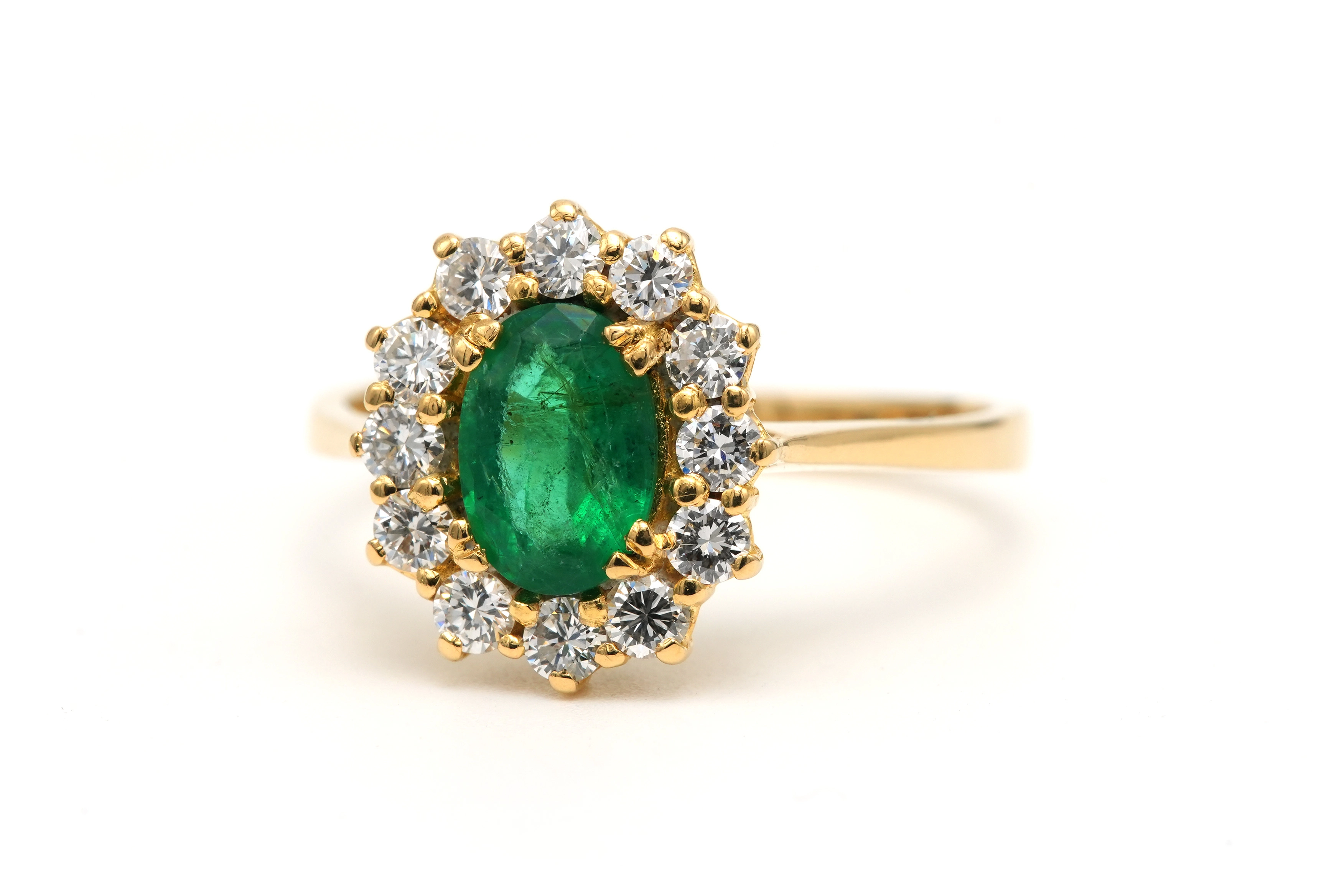 Bague contemporaine en or jaune 18 carats sertie d'une émeraude et de diamants "taille" brillant (+-0.48ct) - 2