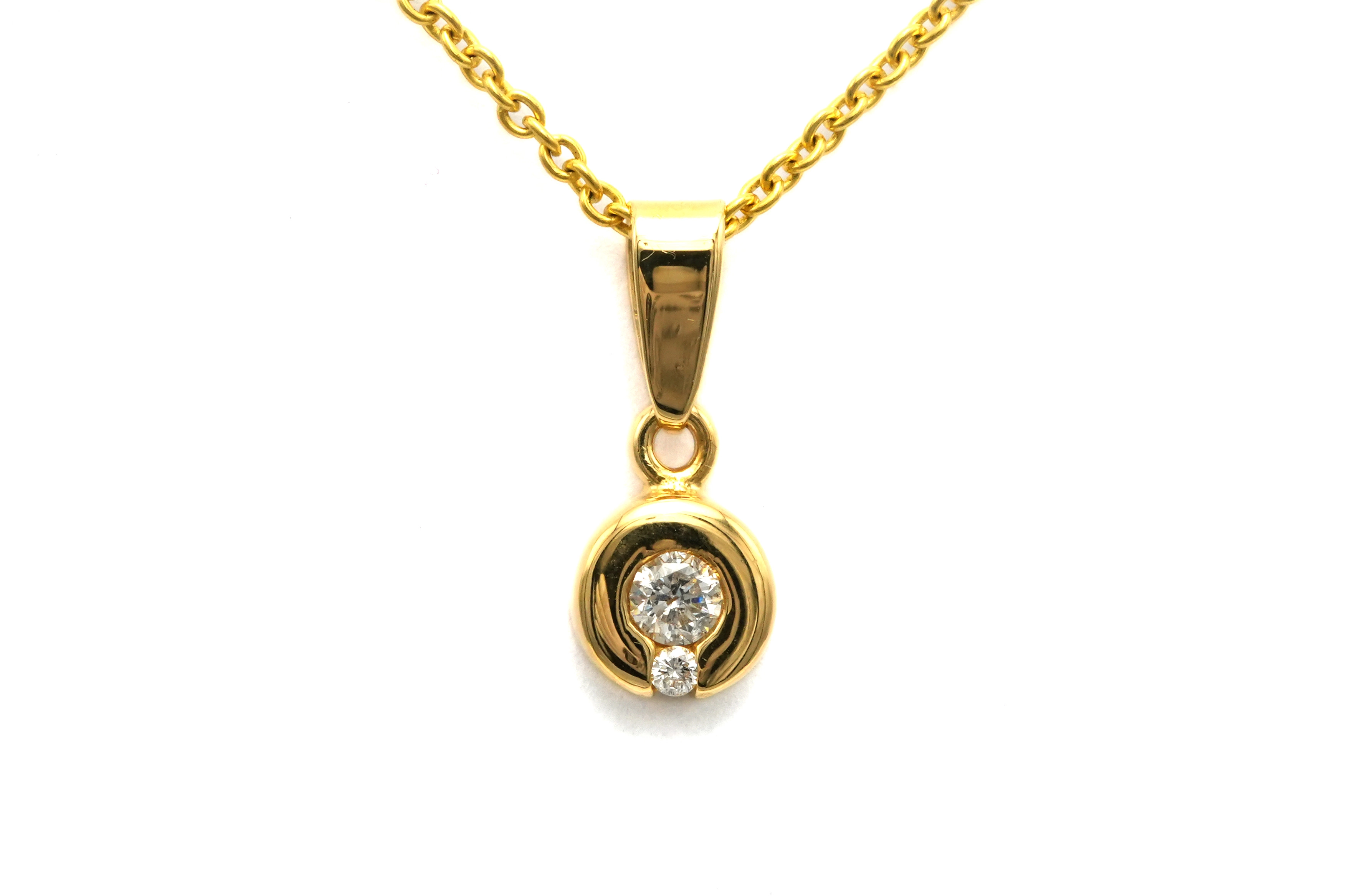 Pendentif contemporain en or jaune 18 carats serti de diamants "taille" brillant (+-0.065ct) - 1