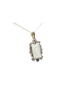 Pendentif Art Déco en or jaune et blanc 18 carats serti de nacre, d'un saphir et de diamants "taille" rose - 3