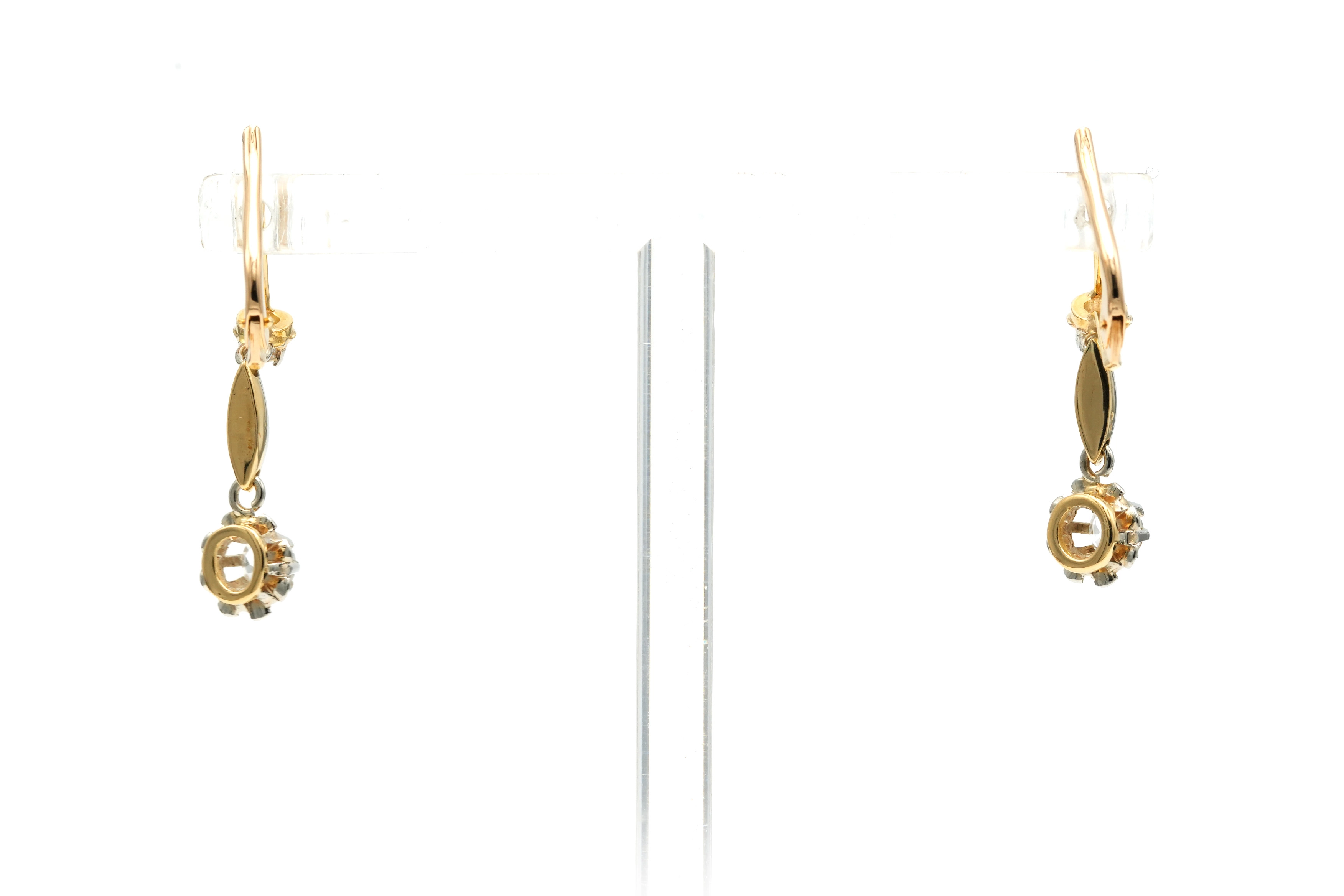 Boucles d'oreilles Art Déco en or jaune 18 carats serties de saphirs blancs - 5