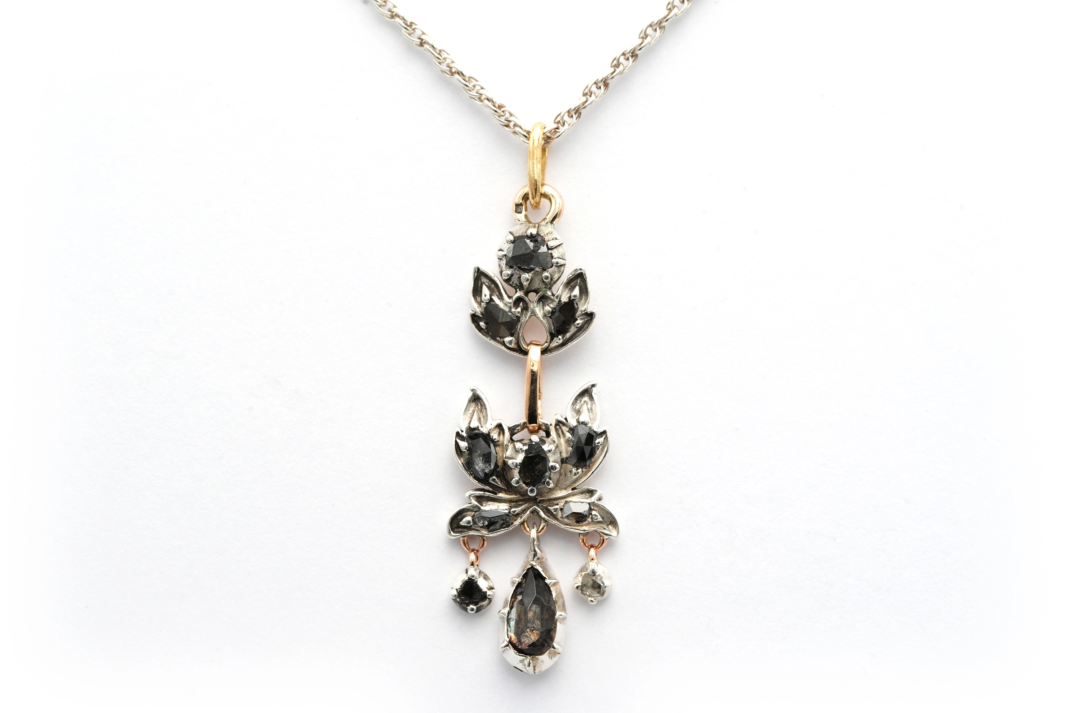 Collier Napoléon III en or jaune 18 carats, argent, pierre du Rhin et diamants "taille" rose - - 1