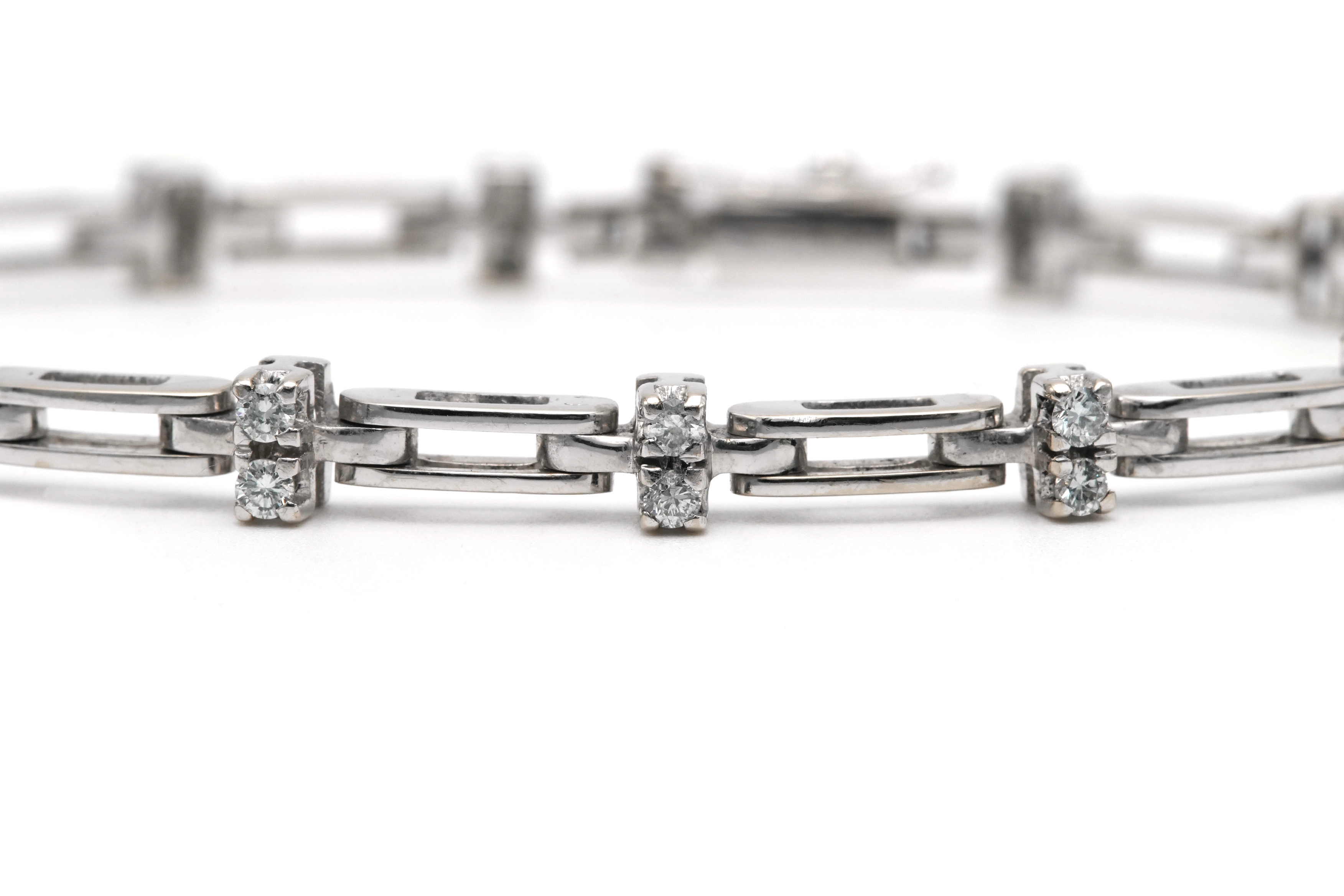 Bracelet contemporain en or blanc 18 carats serti de diamants "taille" brillant (+-0.84ct) - - 4