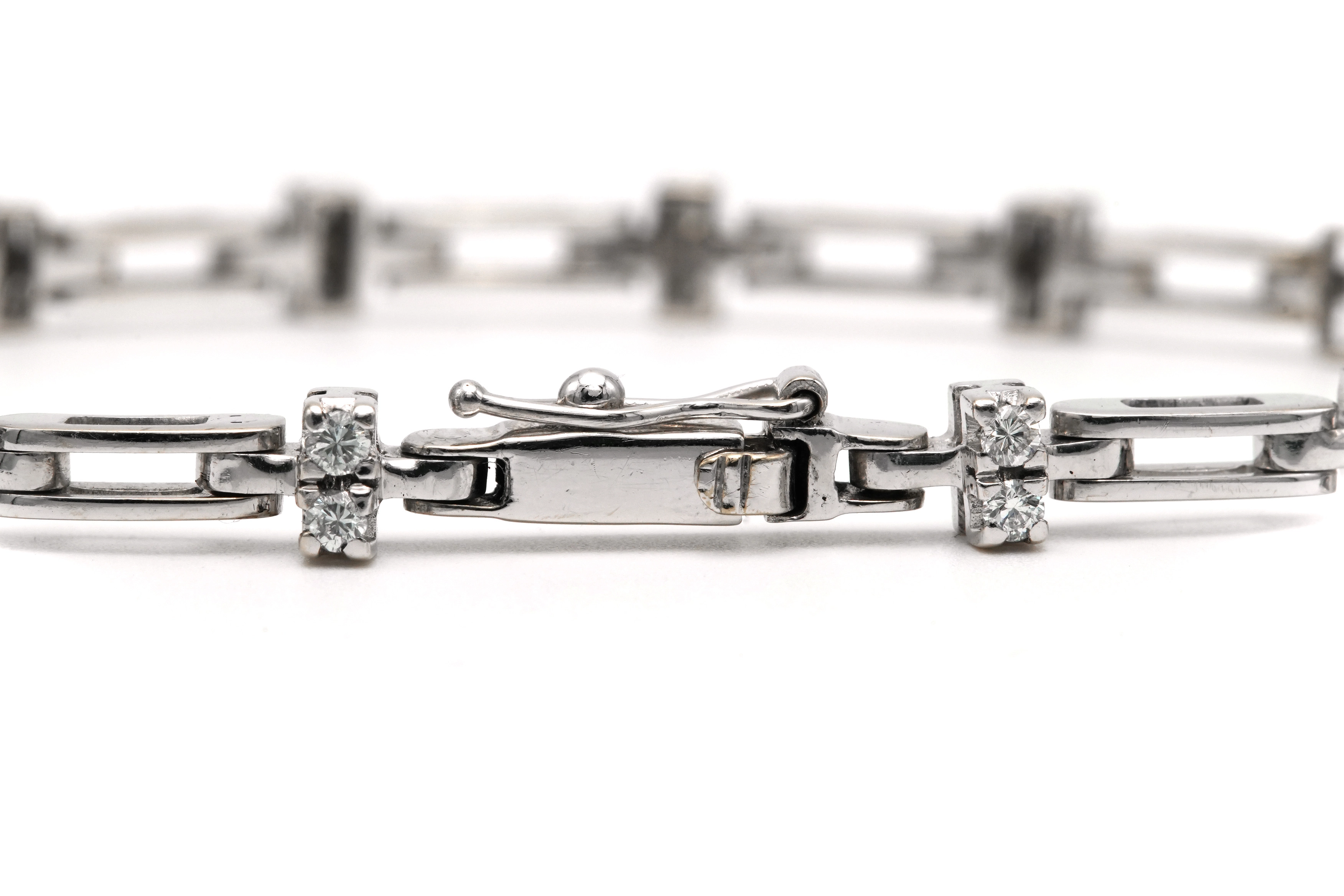 Bracelet contemporain en or blanc 18 carats serti de diamants "taille" brillant (+-0.84ct) - - 5
