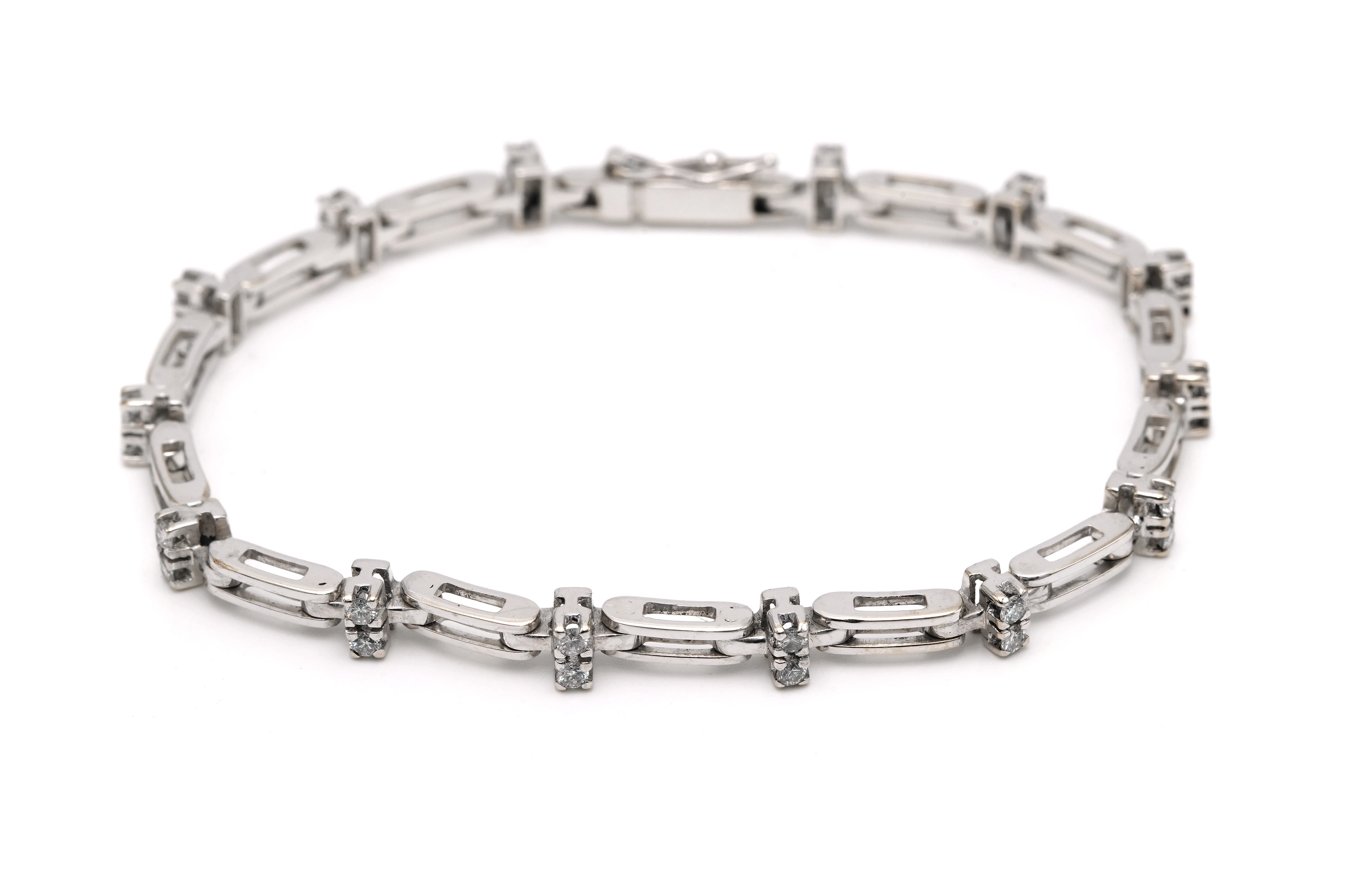 Bracelet contemporain en or blanc 18 carats serti de diamants "taille" brillant (+-0.84ct) - - 1