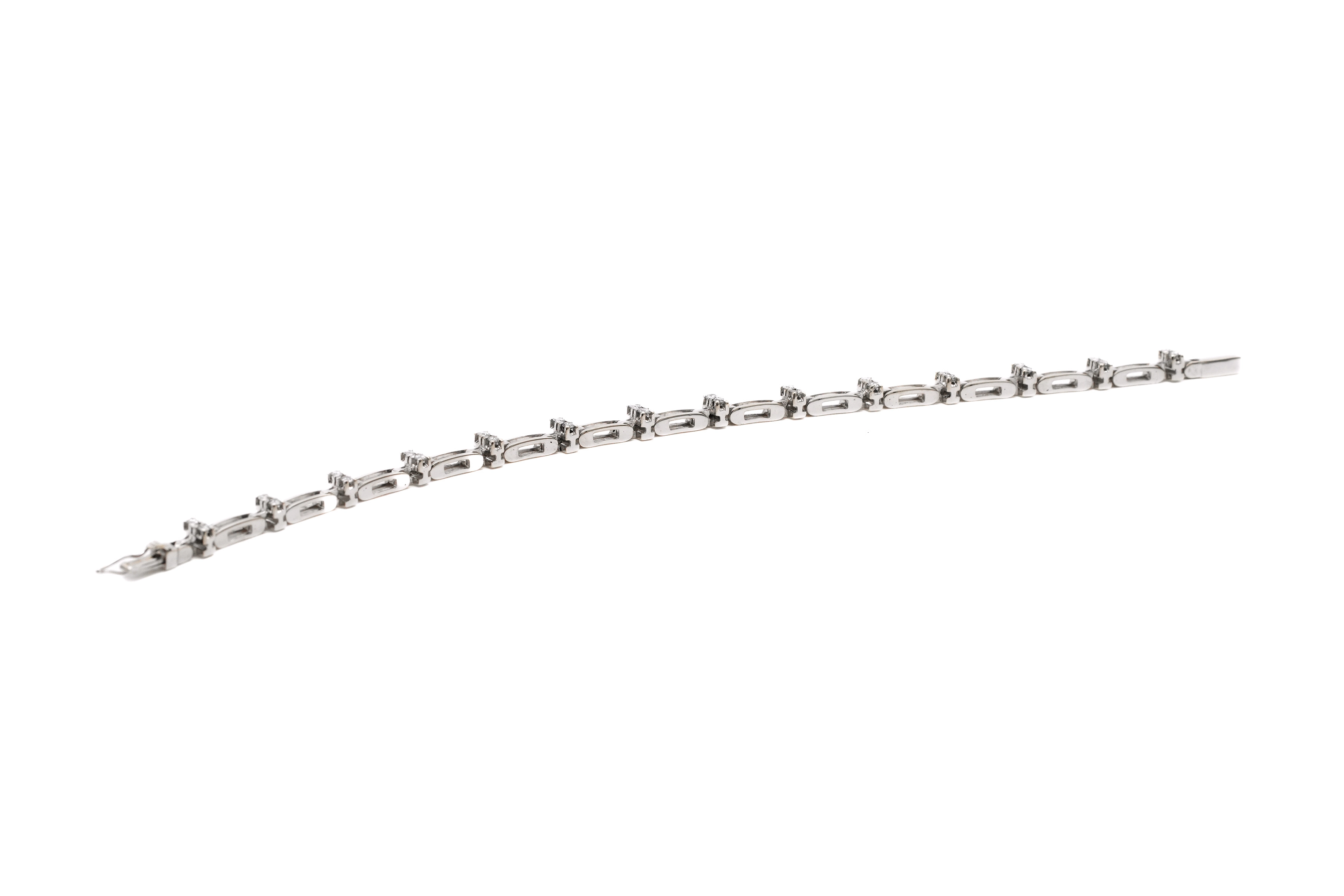Bracelet contemporain en or blanc 18 carats serti de diamants "taille" brillant (+-0.84ct) - - 3